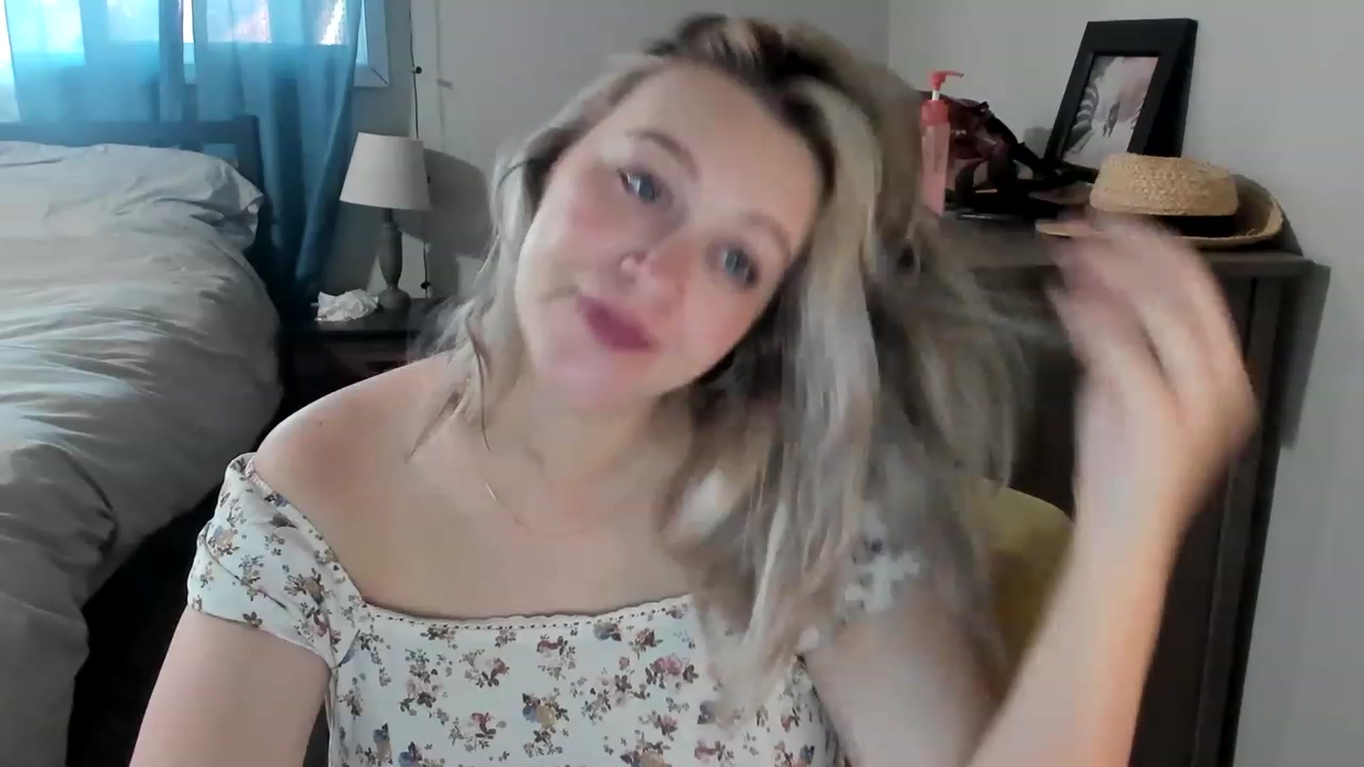 Gallery image thumbnail from ShylaMarie1's myfreecams stream on, 04/20/2023, 17:15 image 13 of 20