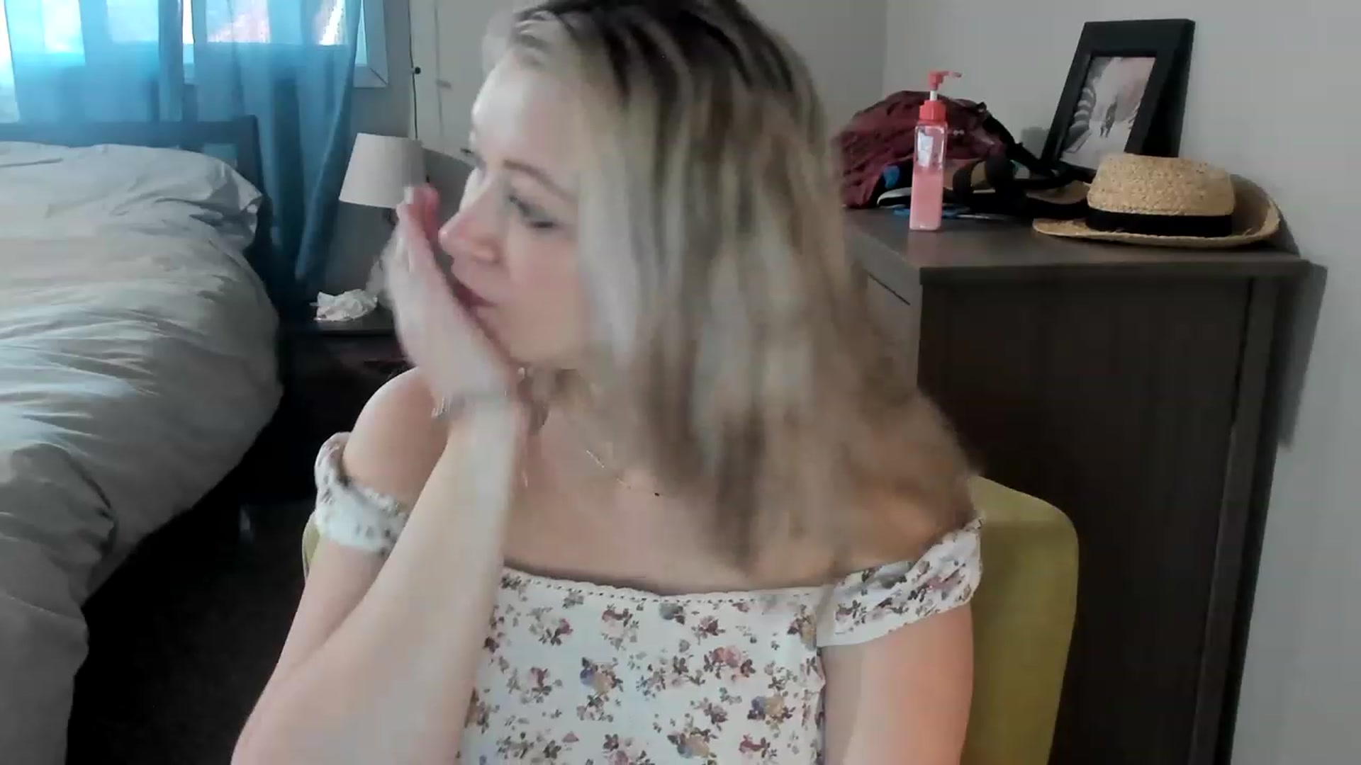 Gallery image thumbnail from ShylaMarie1's myfreecams stream on, 04/20/2023, 17:15 image 12 of 20