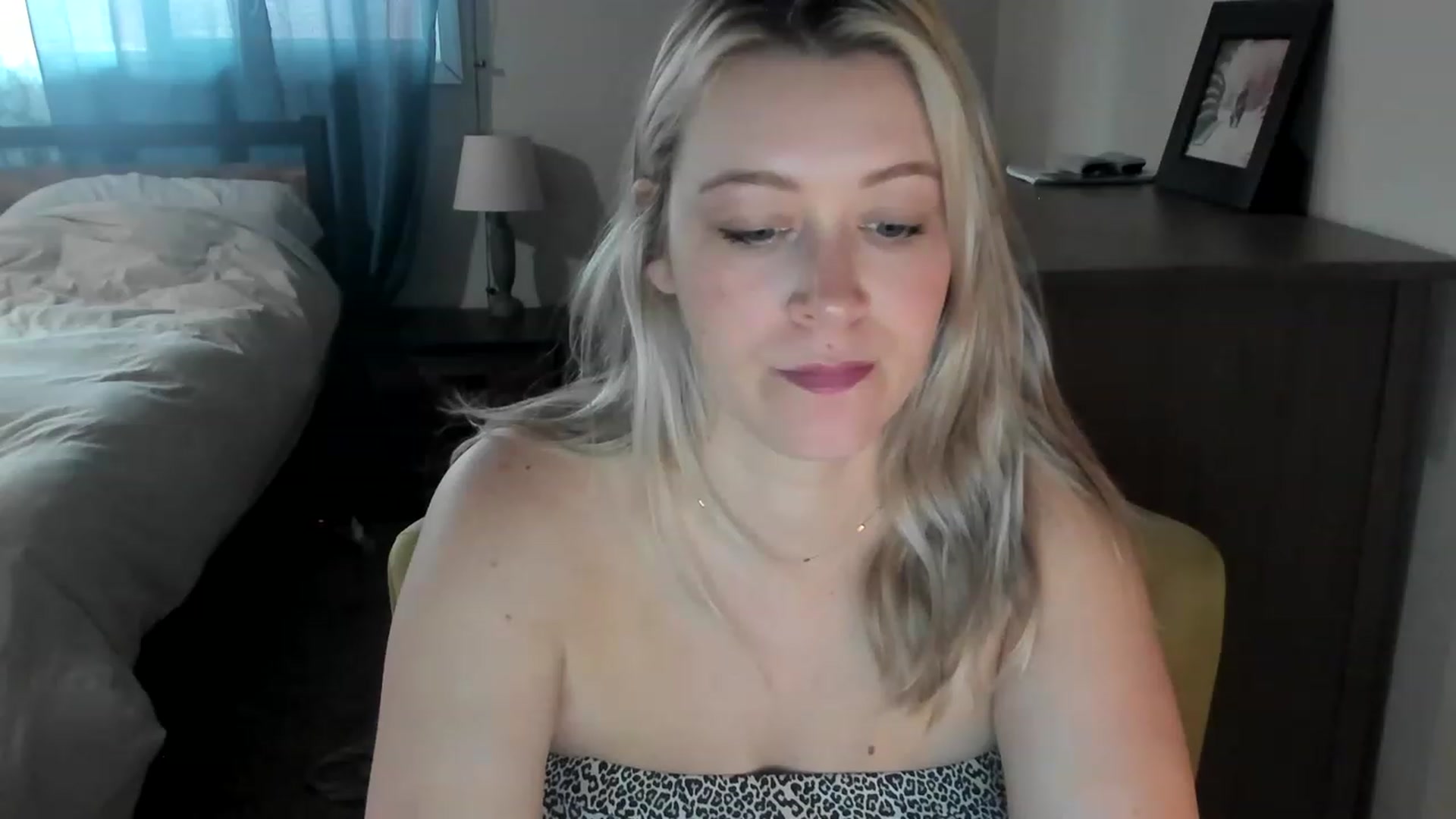 Gallery image thumbnail from ShylaMarie1's myfreecams stream on, 04/23/2023, 17:22 image 6 of 20