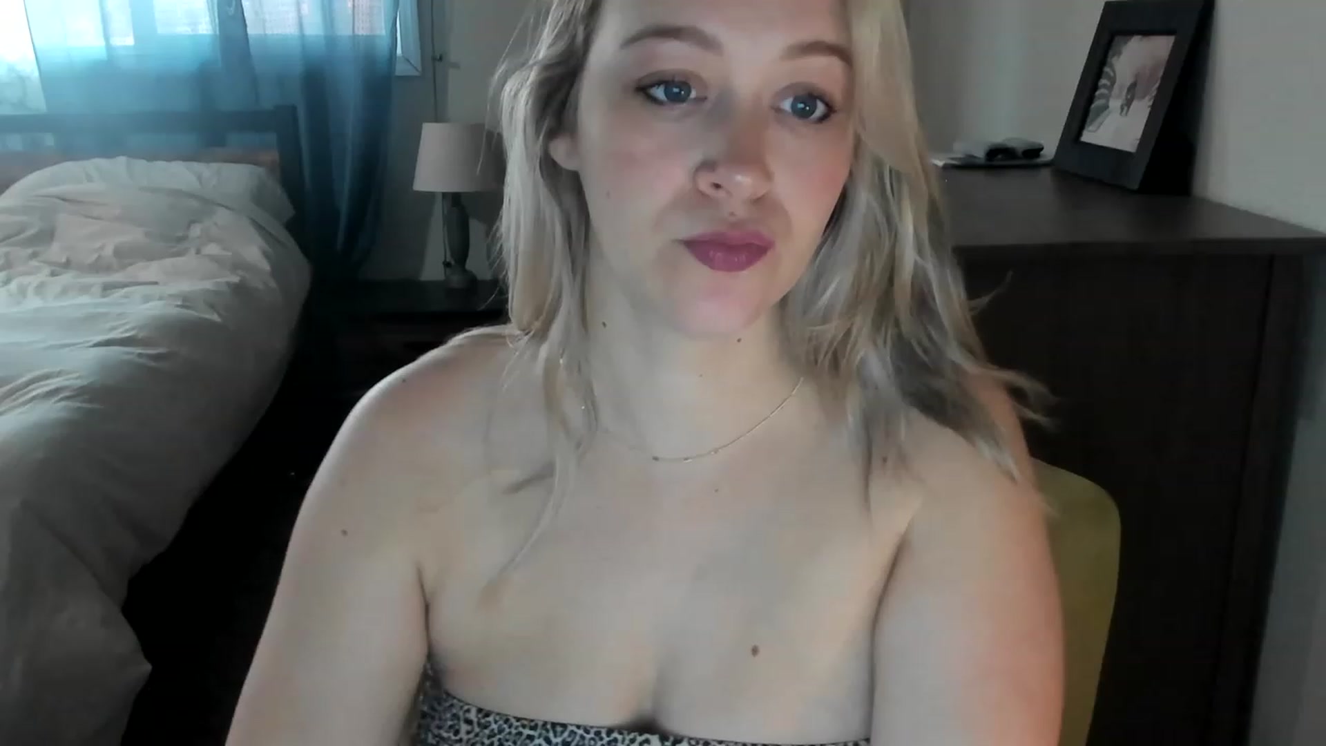 Gallery image thumbnail from ShylaMarie1's myfreecams stream on, 04/23/2023, 17:22 image 15 of 20
