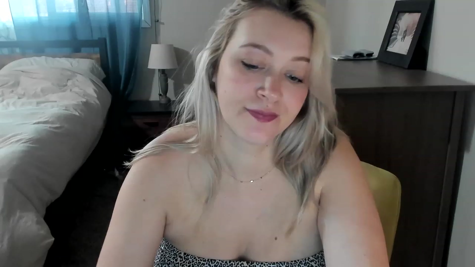 Gallery image thumbnail from ShylaMarie1's myfreecams stream on, 04/23/2023, 17:22 image 16 of 20