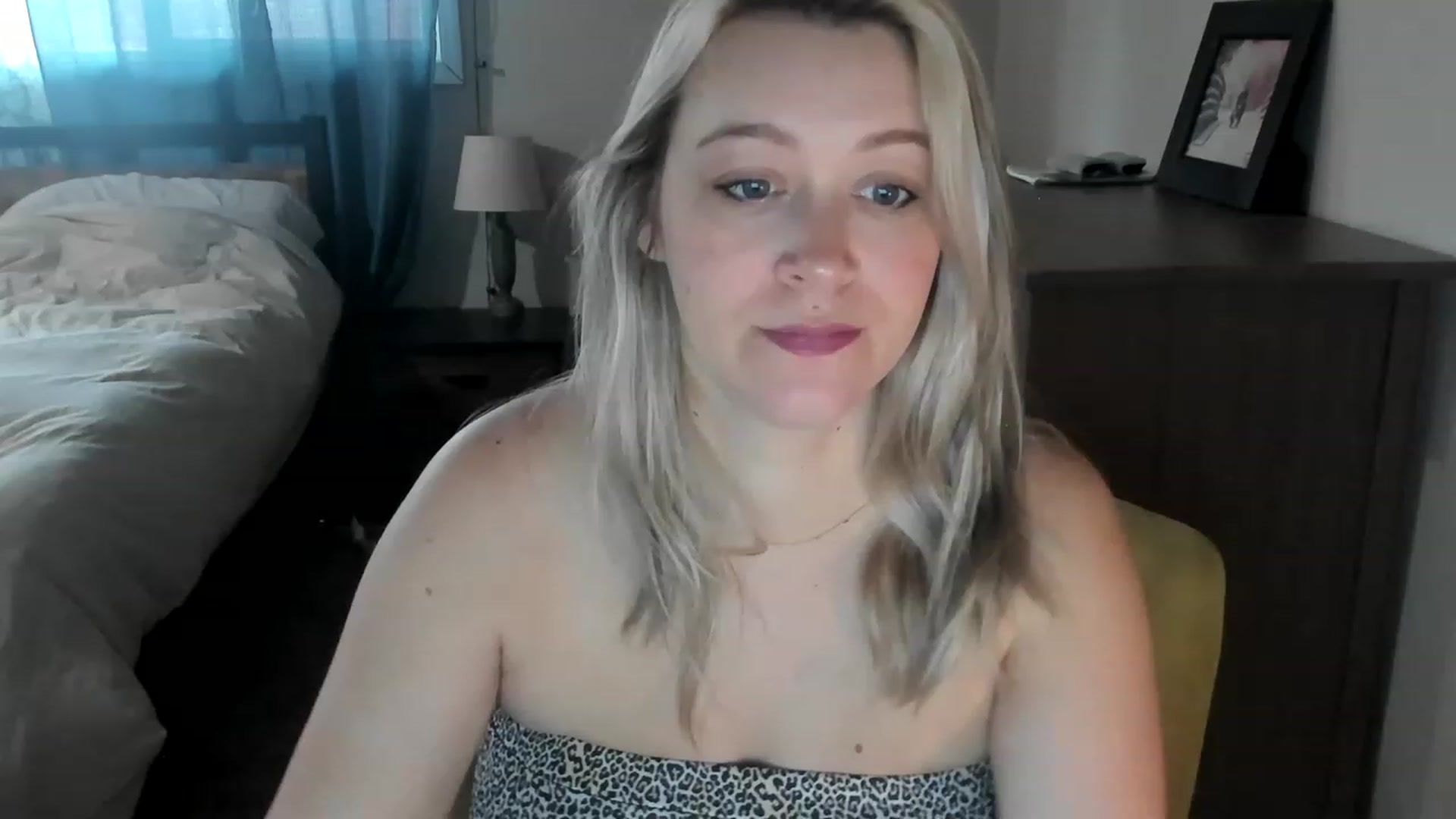 Gallery image thumbnail from ShylaMarie1's myfreecams stream on, 04/23/2023, 17:22 image 4 of 20