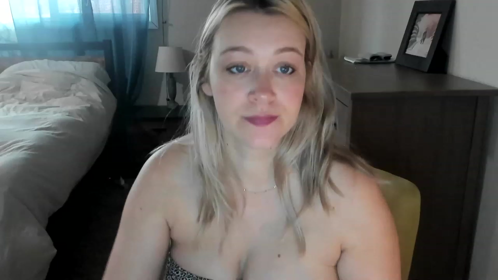 Gallery image thumbnail from ShylaMarie1's myfreecams stream on, 04/23/2023, 17:22 image 13 of 20