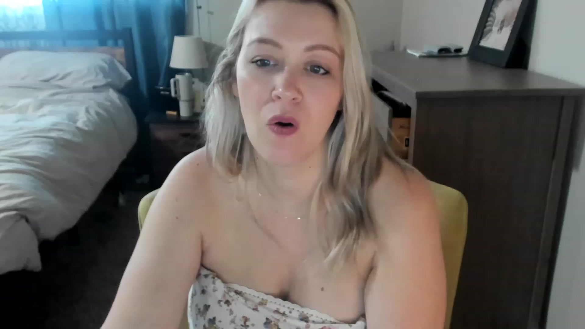 Gallery image thumbnail from ShylaMarie1's myfreecams stream on, 04/24/2023, 17:14 image 5 of 20