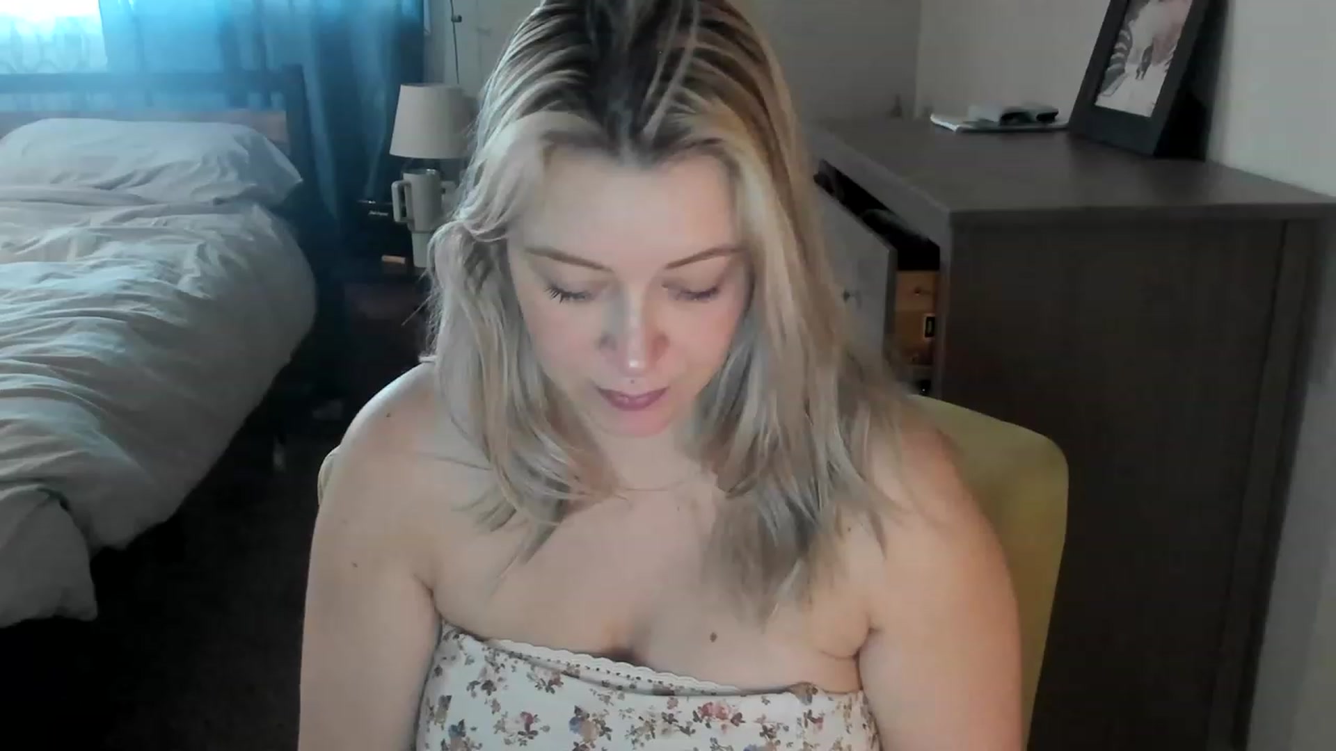 Gallery image thumbnail from ShylaMarie1's myfreecams stream on, 04/24/2023, 17:14 image 17 of 20