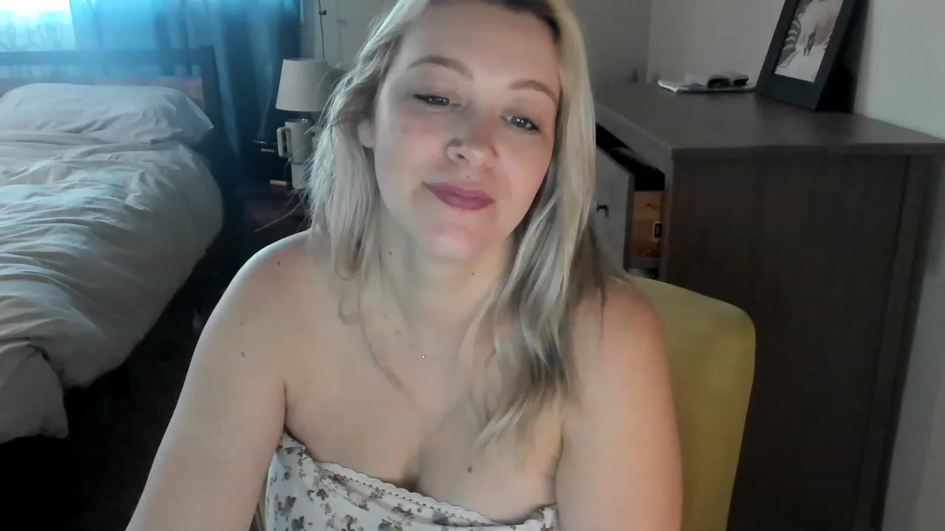 Gallery image thumbnail from ShylaMarie1's myfreecams stream on, 04/24/2023, 17:14 image 4 of 20