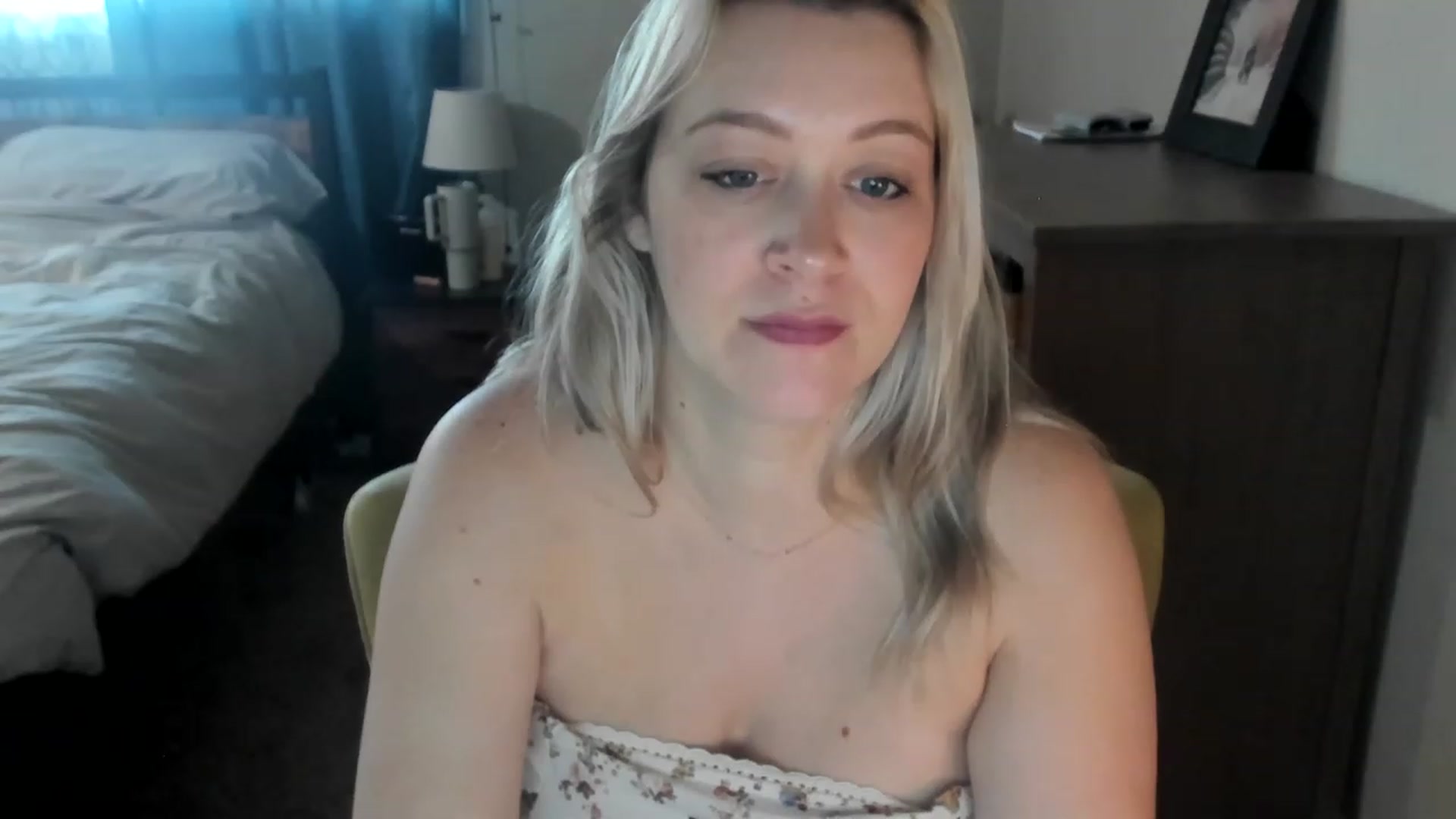 Gallery image thumbnail from ShylaMarie1's myfreecams stream on, 04/24/2023, 17:14 image 14 of 20