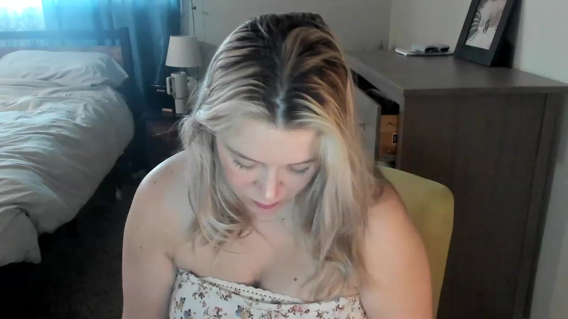 Gallery image thumbnail from ShylaMarie1's myfreecams stream on, 04/24/2023, 17:14 image 7 of 20