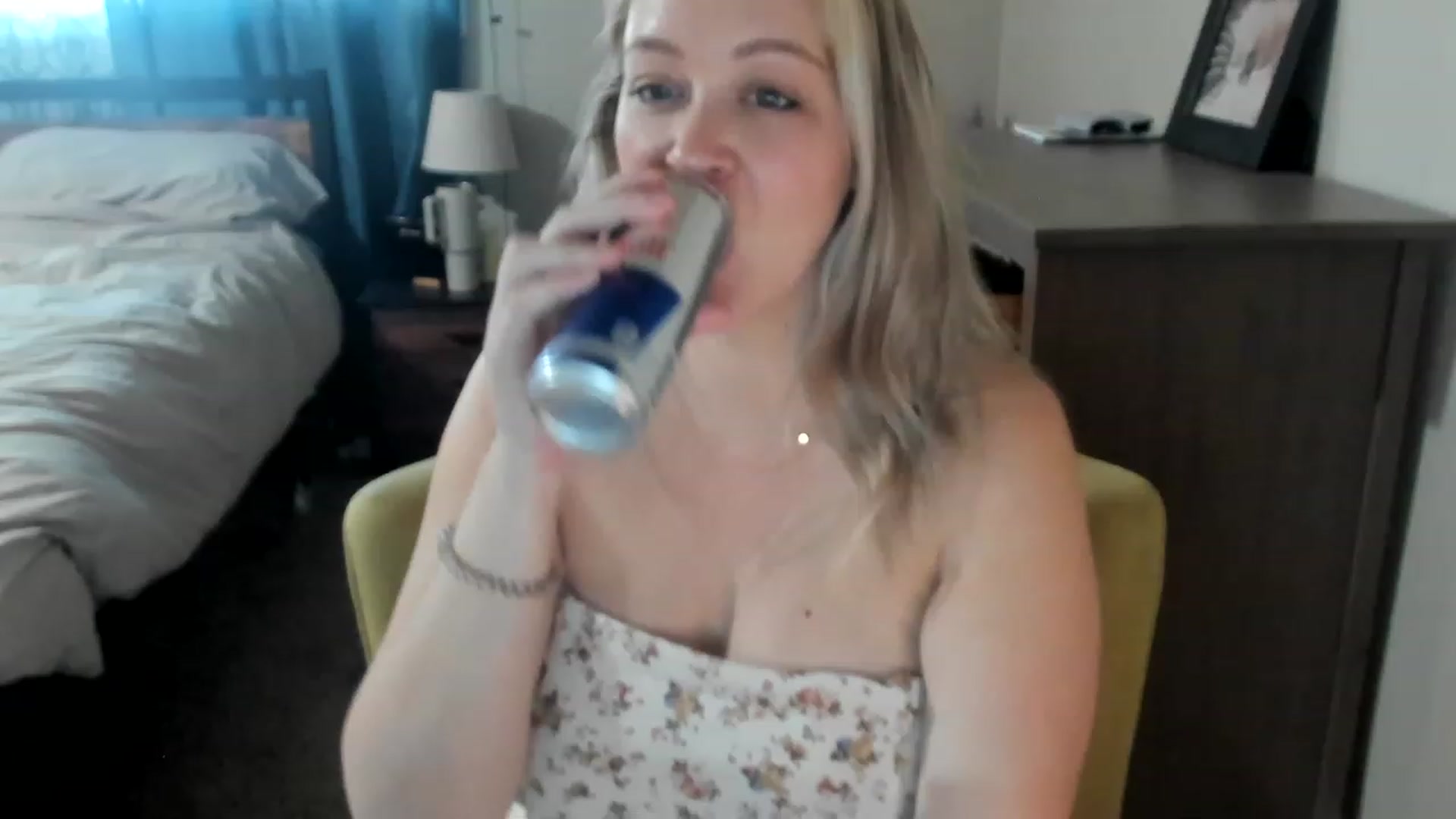 Gallery image thumbnail from ShylaMarie1's myfreecams stream on, 04/24/2023, 17:14 image 1 of 20