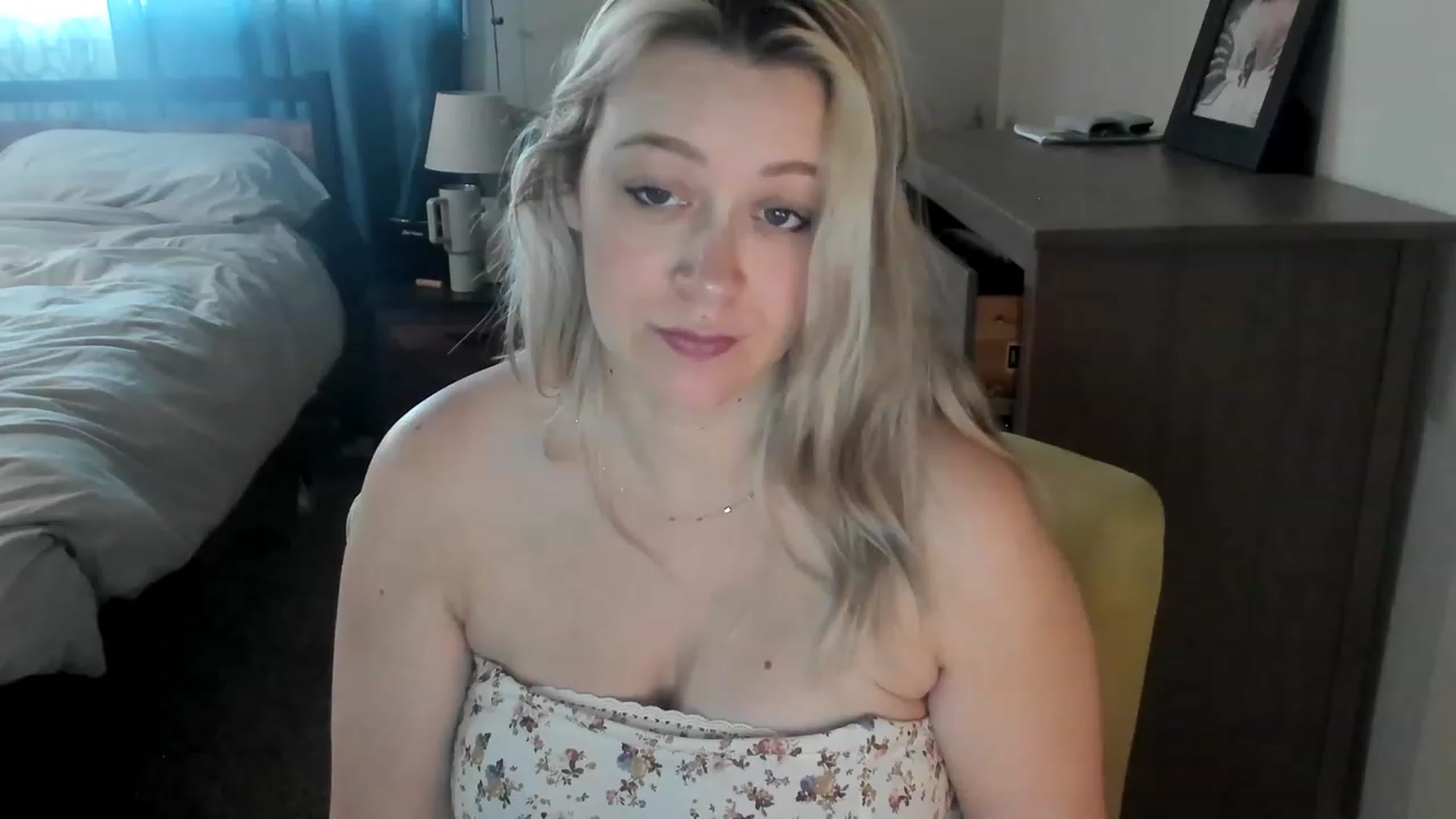 Gallery image thumbnail from ShylaMarie1's myfreecams stream on, 04/24/2023, 17:14 image 3 of 20