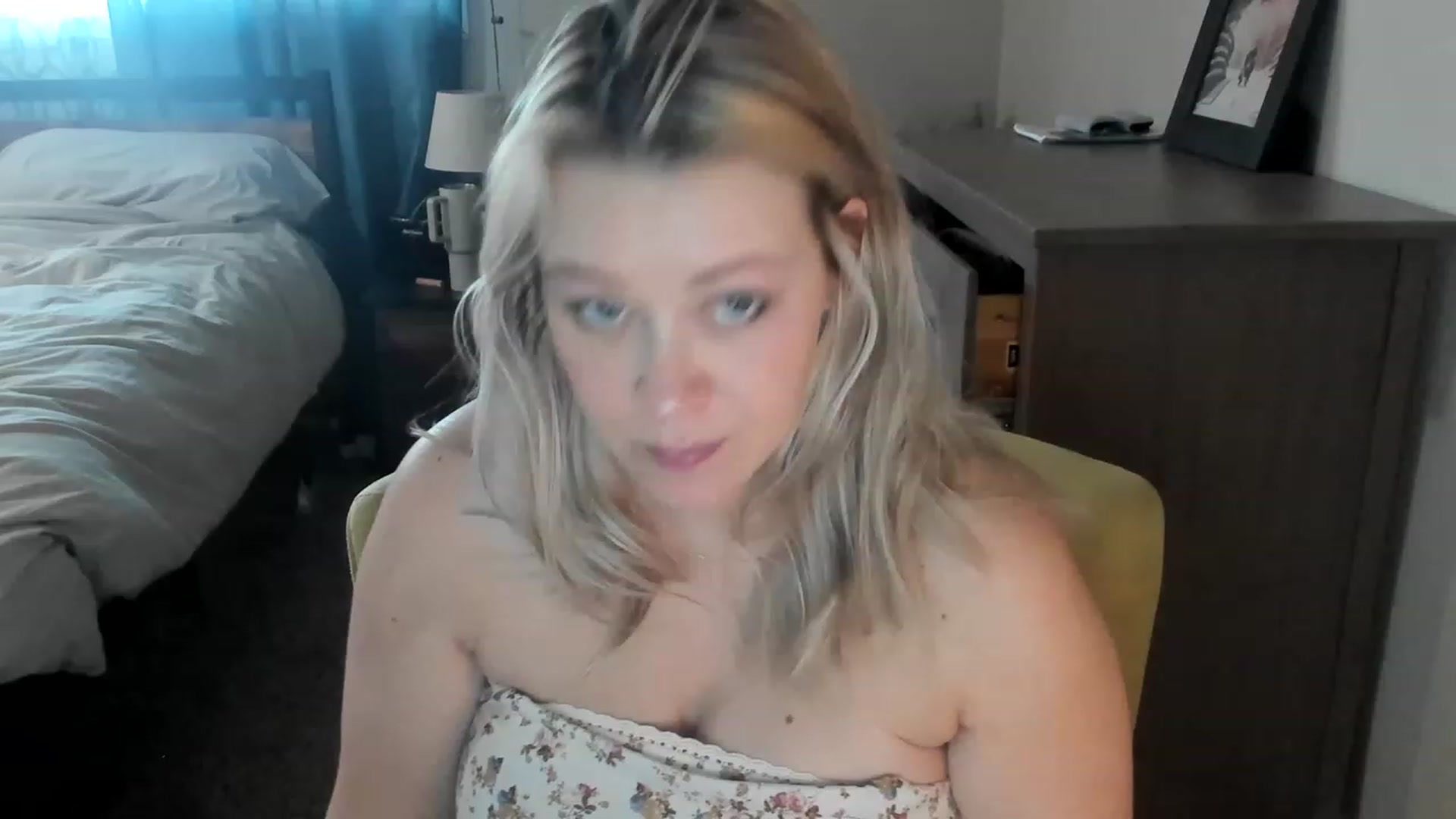 Gallery image thumbnail from ShylaMarie1's myfreecams stream on, 04/24/2023, 17:14 image 18 of 20