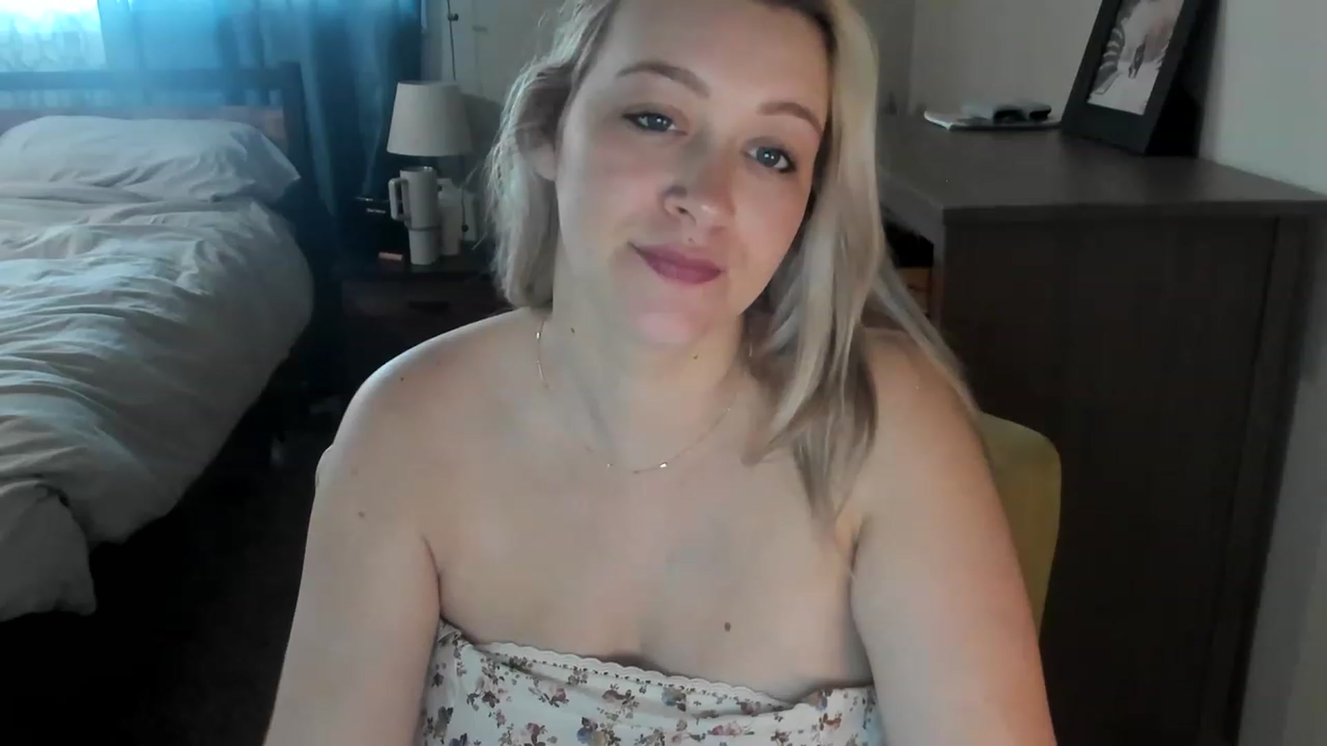 Gallery image thumbnail from ShylaMarie1's myfreecams stream on, 04/24/2023, 17:14 image 9 of 20
