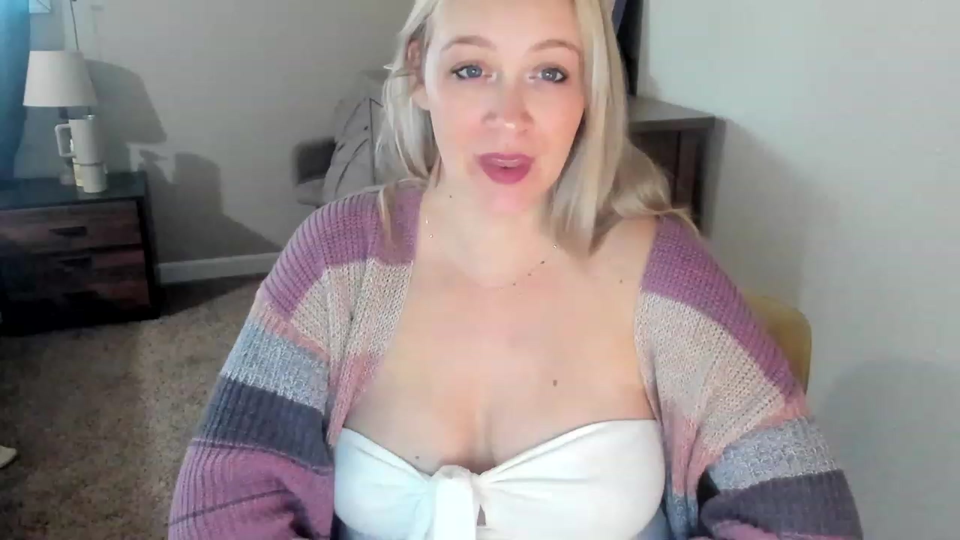 Gallery image thumbnail from ShylaMarie1's myfreecams stream on, 04/25/2023, 24:19 image 3 of 20
