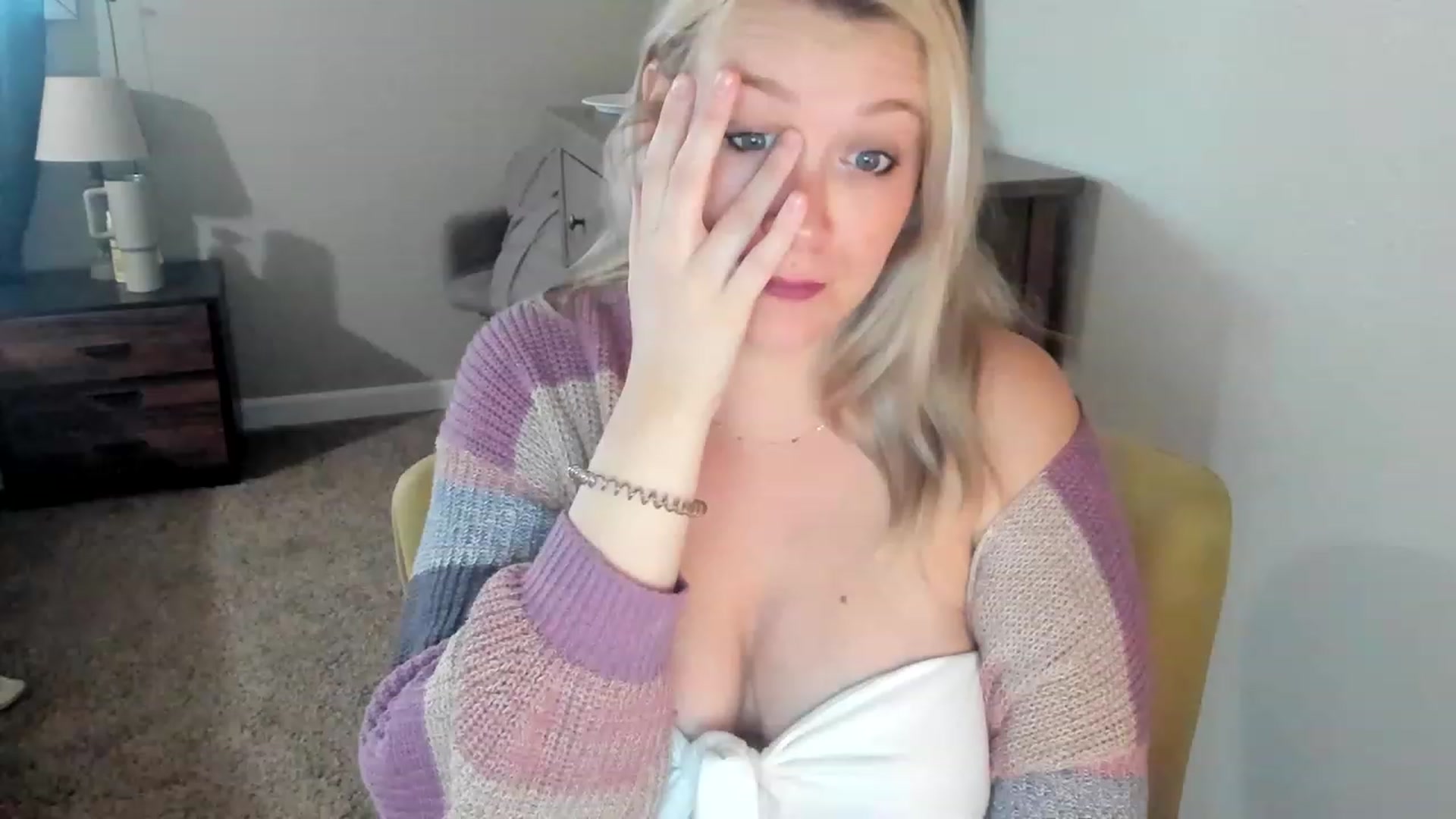 Gallery image thumbnail from ShylaMarie1's myfreecams stream on, 04/25/2023, 24:19 image 6 of 20