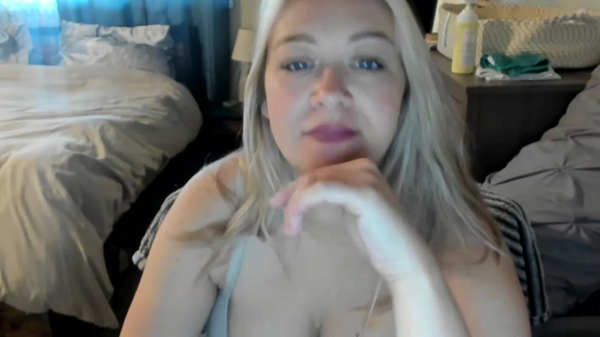 Gallery image thumbnail from ShylaMarie1's myfreecams stream on, 06/04/2023, 16:33 image 7 of 20