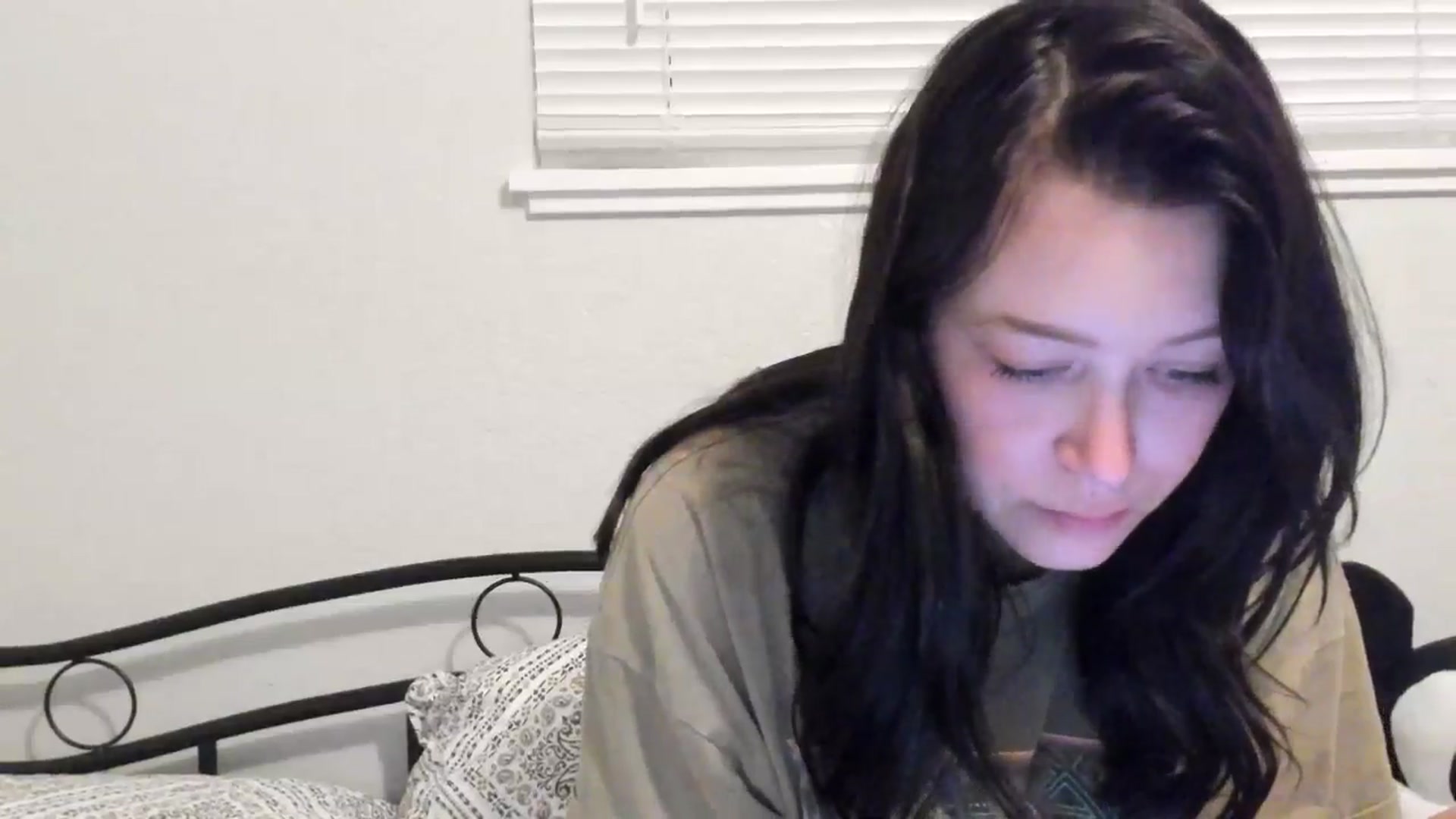 Gallery image thumbnail from ShylaMarie1's myfreecams stream on, 05/15/2024, 11:43 image 18 of 20
