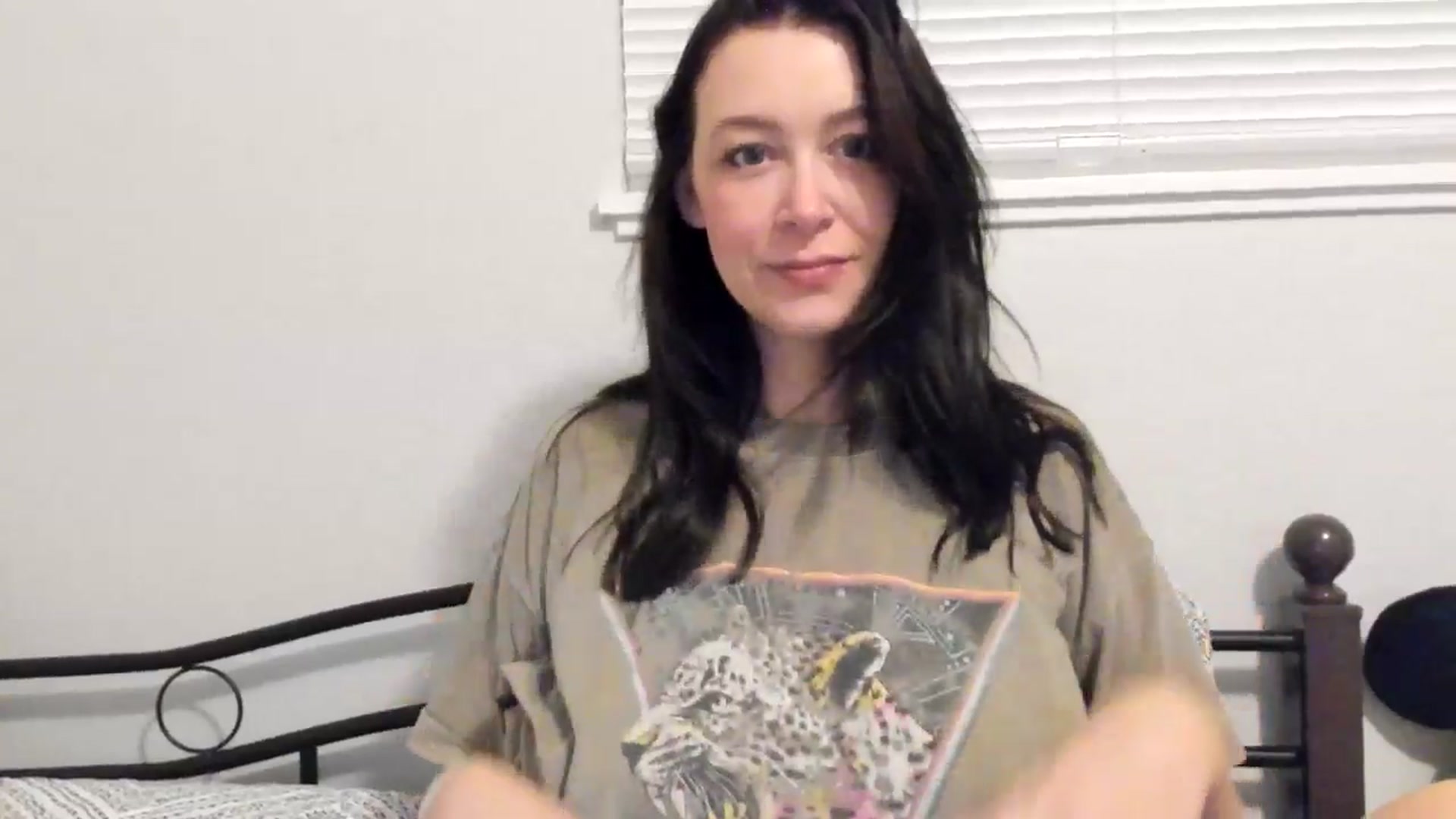 Gallery image thumbnail from ShylaMarie1's myfreecams stream on, 05/15/2024, 11:43 image 9 of 20