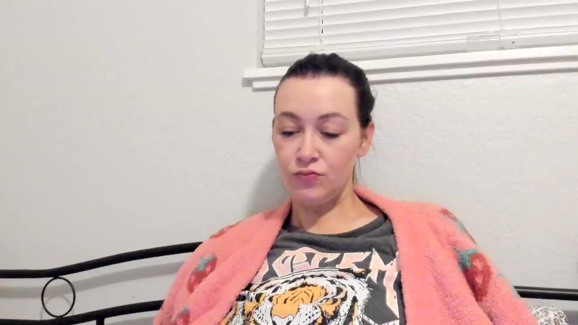 Gallery image thumbnail from ShylaMarie1's myfreecams stream on, 05/17/2024, 11:44 image 12 of 20