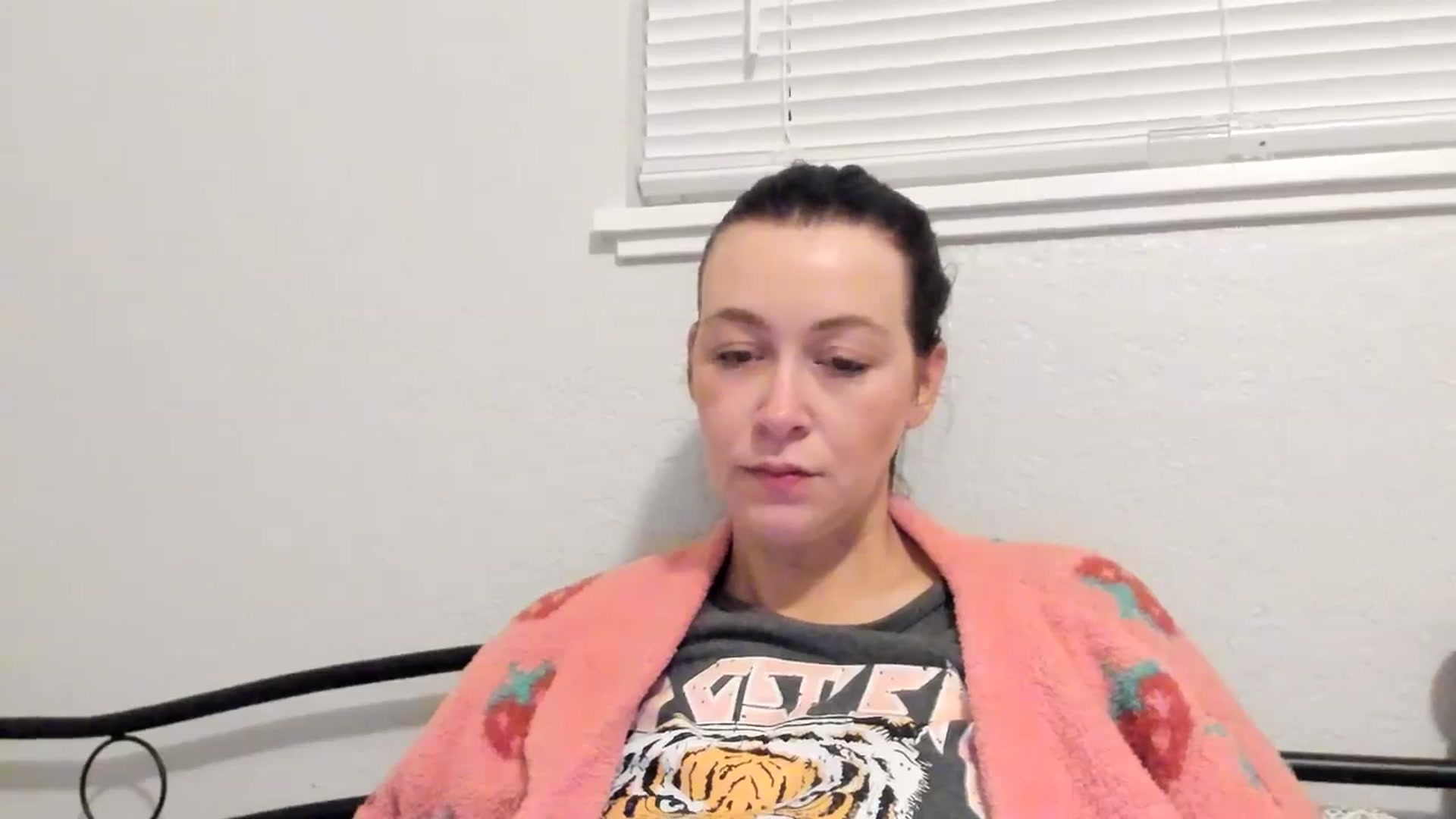 Gallery image thumbnail from ShylaMarie1's myfreecams stream on, 05/17/2024, 11:44 image 10 of 20