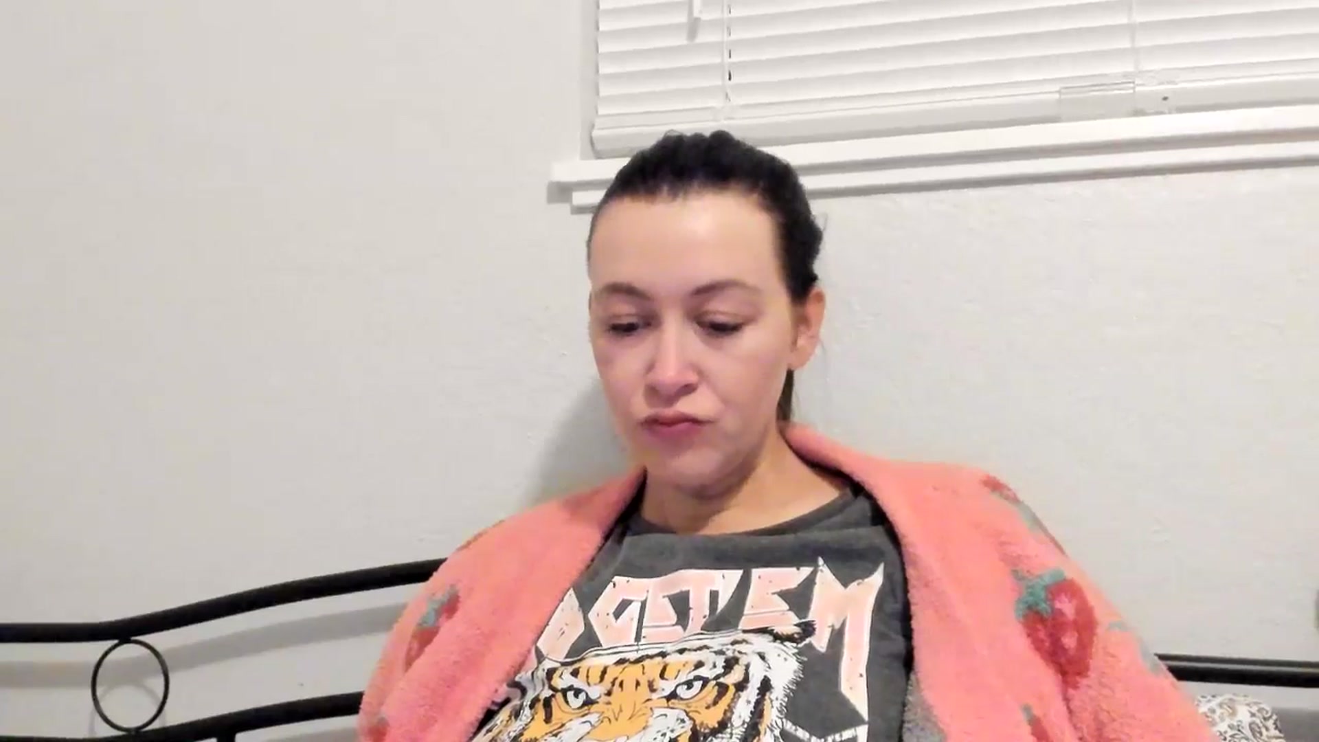 Gallery image thumbnail from ShylaMarie1's myfreecams stream on, 05/17/2024, 11:44 image 14 of 20