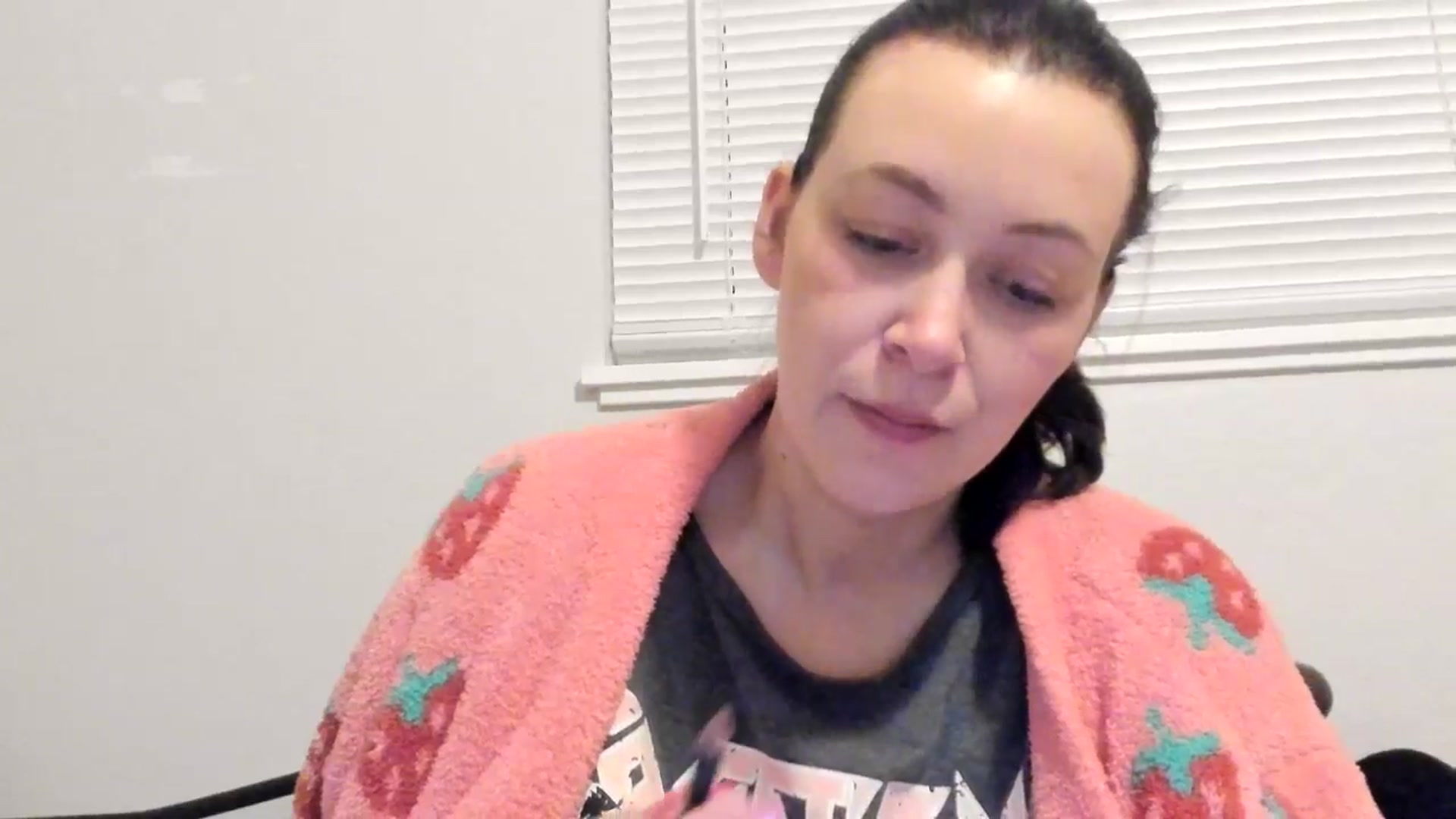 Gallery image thumbnail from ShylaMarie1's myfreecams stream on, 05/17/2024, 11:44 image 4 of 20