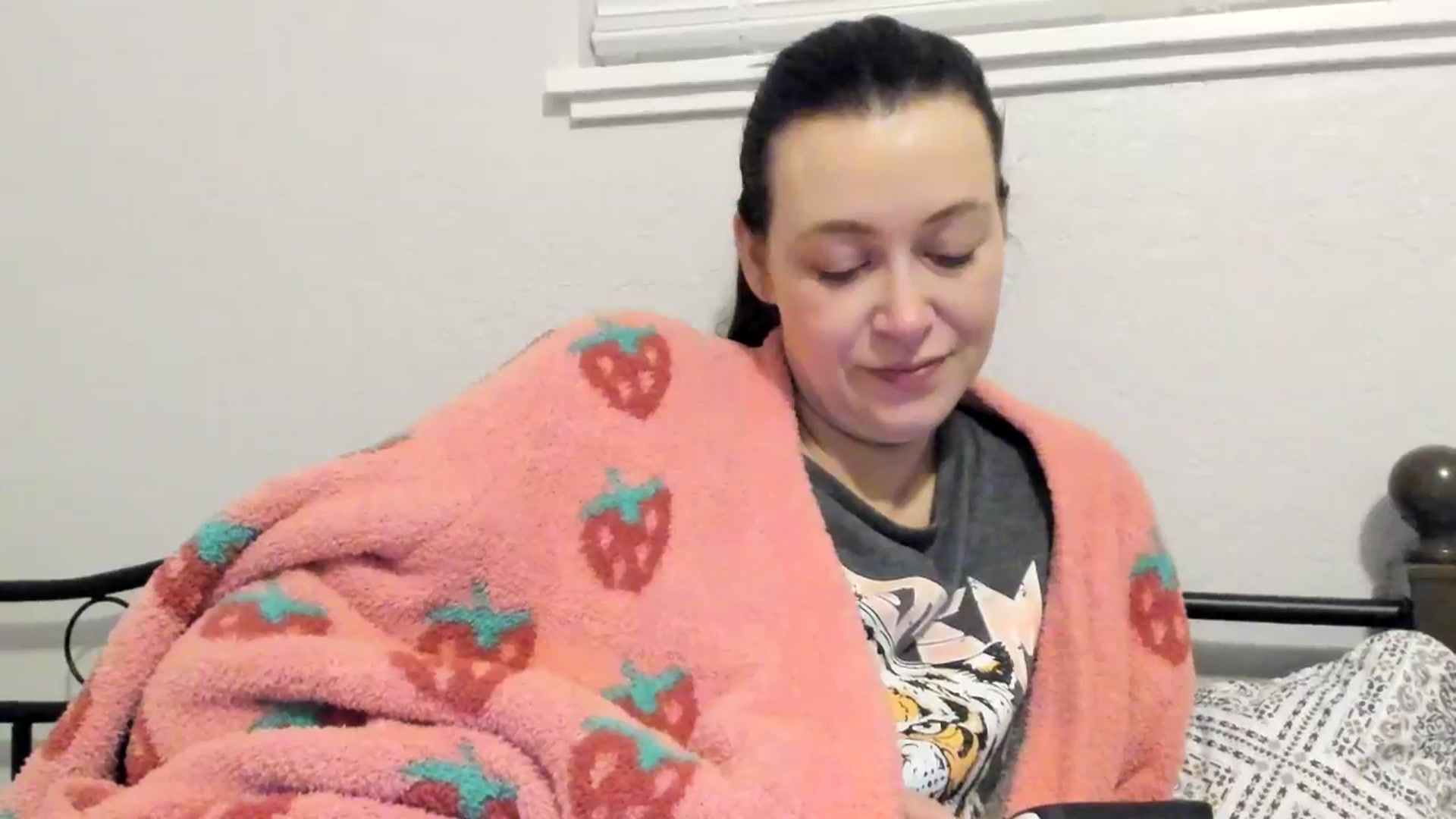 Gallery image thumbnail from ShylaMarie1's myfreecams stream on, 05/17/2024, 11:58 image 13 of 20