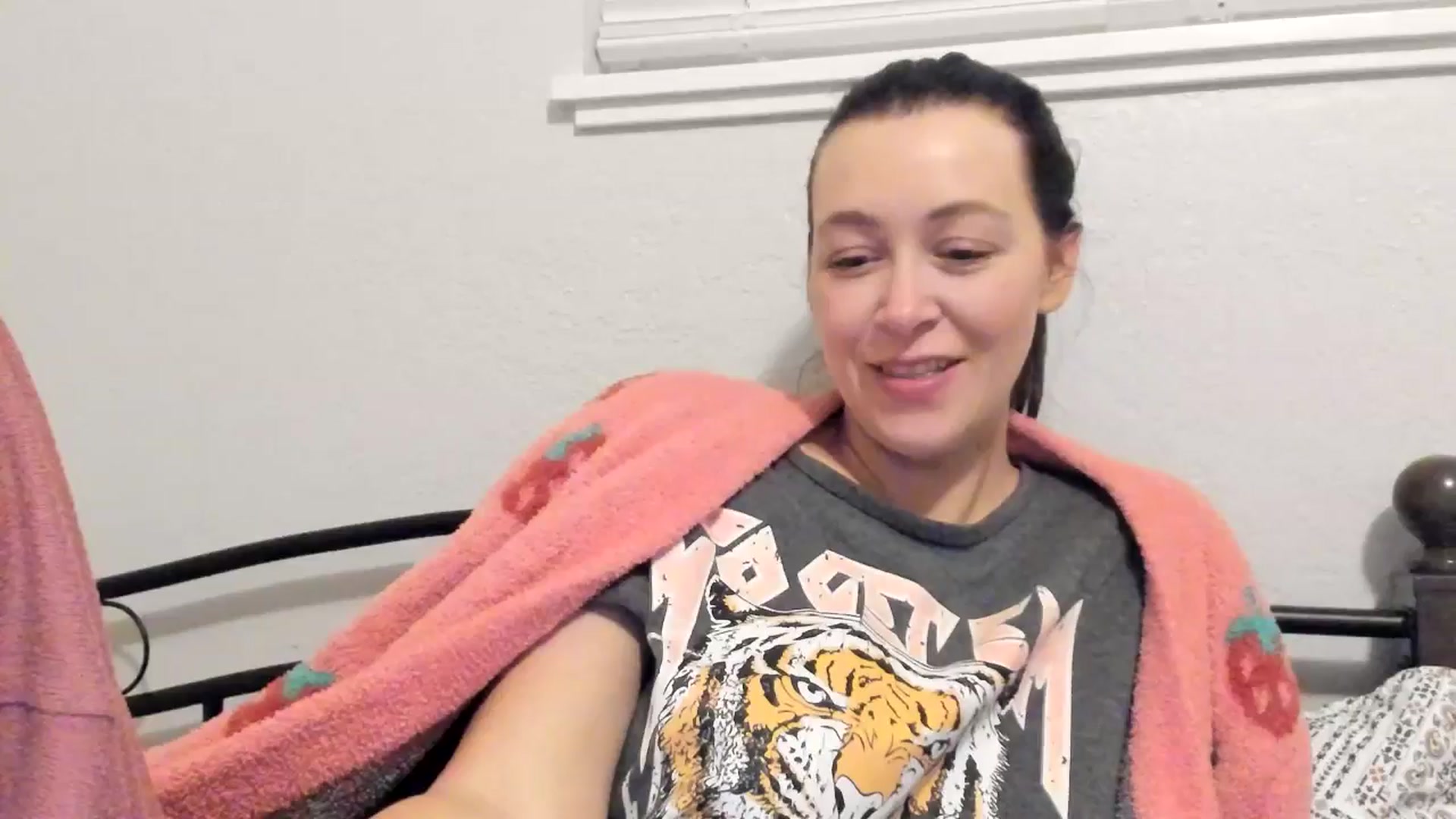 Gallery image thumbnail from ShylaMarie1's myfreecams stream on, 05/17/2024, 11:58 image 12 of 20
