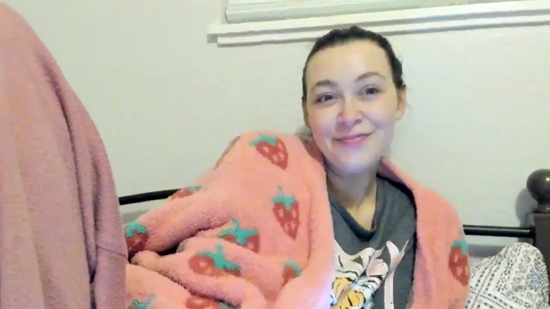 Gallery image thumbnail from ShylaMarie1's myfreecams stream on, 05/17/2024, 11:58 image 14 of 20
