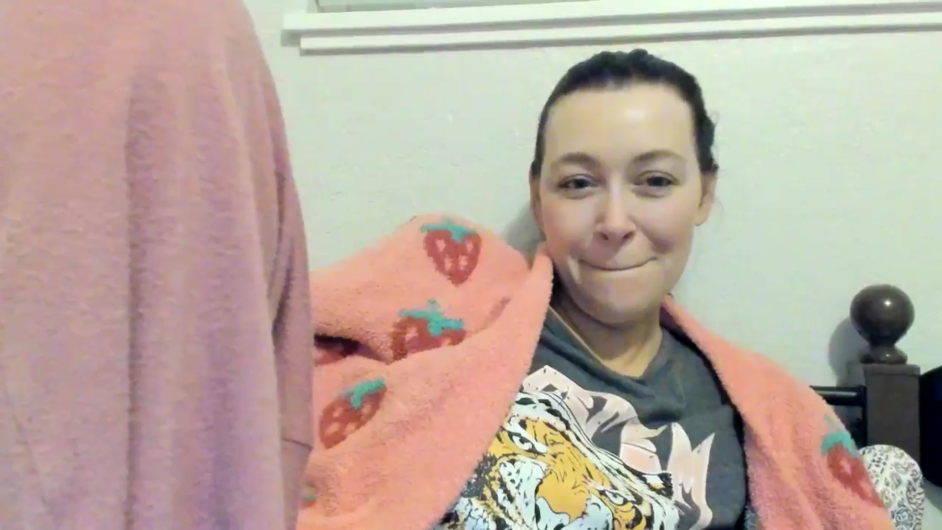 Gallery image thumbnail from ShylaMarie1's myfreecams stream on, 05/17/2024, 11:58 image 9 of 20