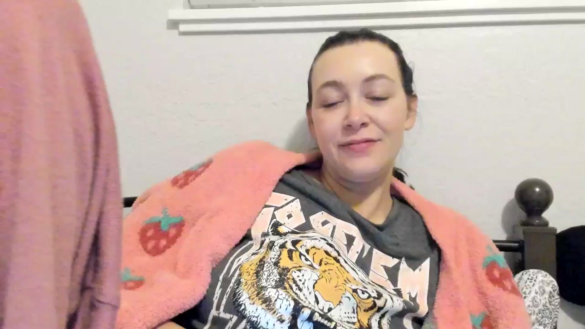 Gallery image thumbnail from ShylaMarie1's myfreecams stream on, 05/17/2024, 11:58 image 1 of 20