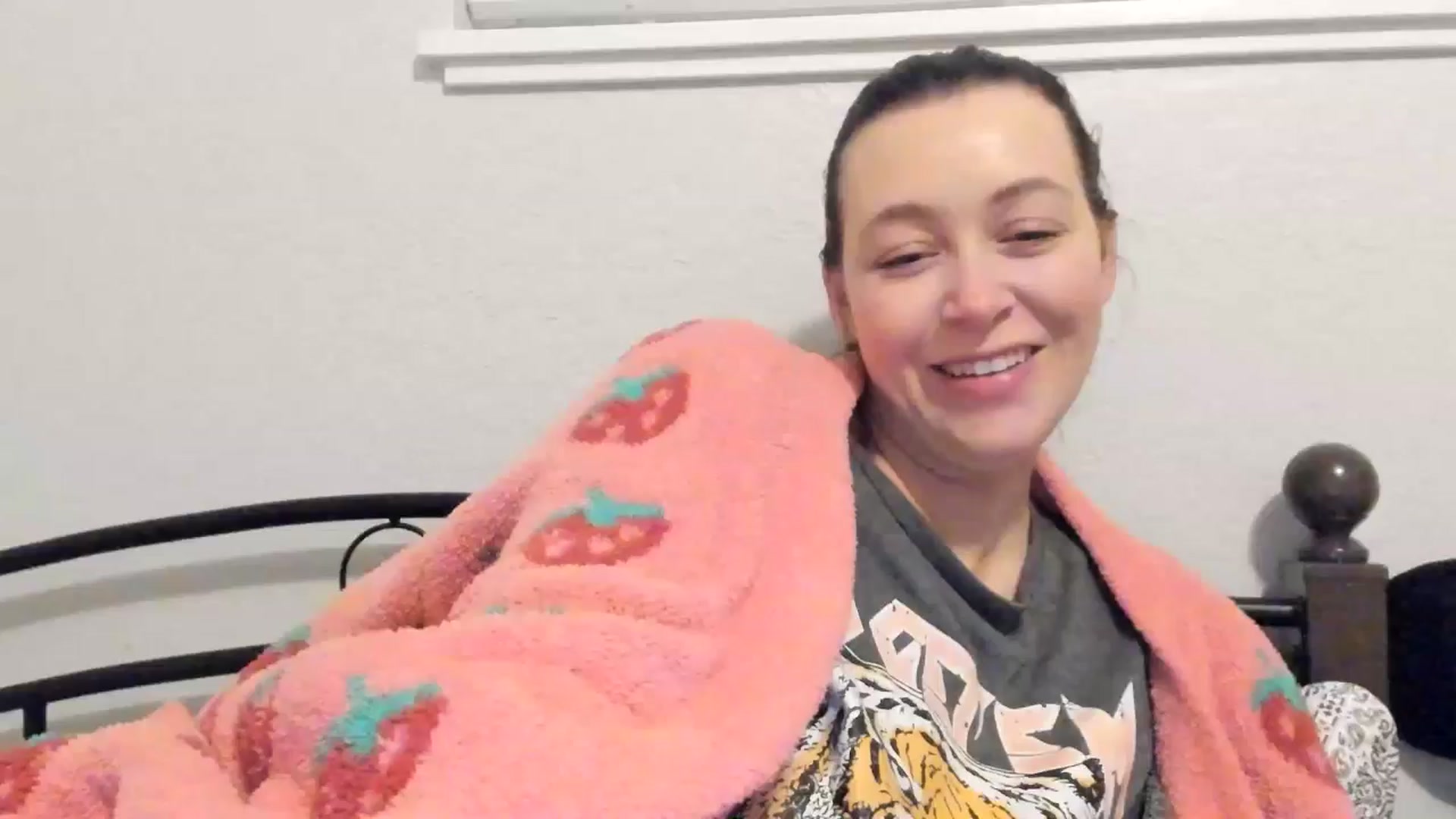 Gallery image thumbnail from ShylaMarie1's myfreecams stream on, 05/17/2024, 11:58 image 5 of 20