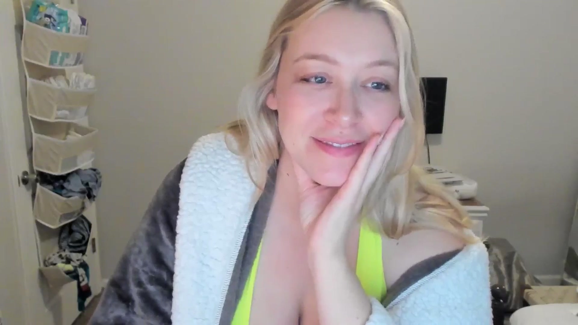 Gallery image thumbnail from ShylaMarie1's myfreecams stream on, 12/26/2025, 19:16 image 16 of 20