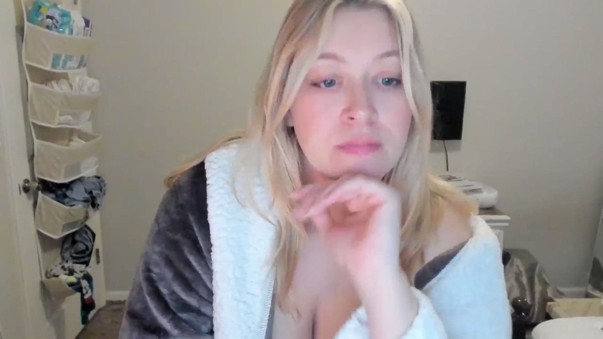 Gallery image thumbnail from ShylaMarie1's myfreecams stream on, 12/26/2025, 19:16 image 11 of 20