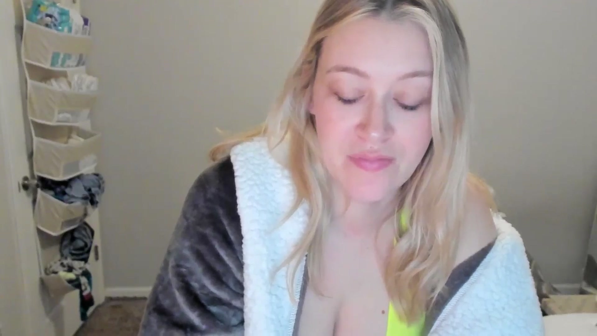 Gallery image thumbnail from ShylaMarie1's myfreecams stream on, 12/26/2025, 19:16 image 15 of 20