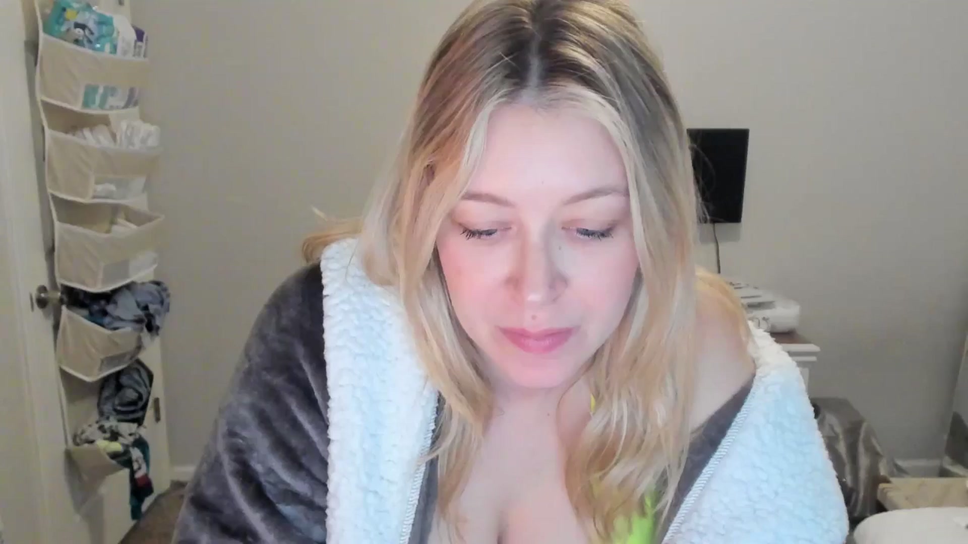 Gallery image thumbnail from ShylaMarie1's myfreecams stream on, 12/26/2025, 19:16 image 14 of 20