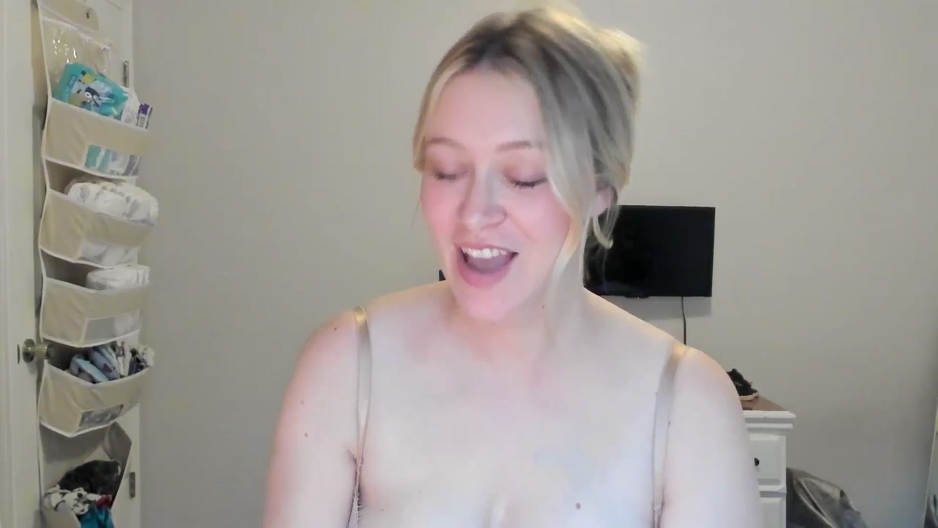 Gallery image thumbnail from ShylaMarie1's myfreecams stream on, 01/05/2026, 19:42 image 13 of 20