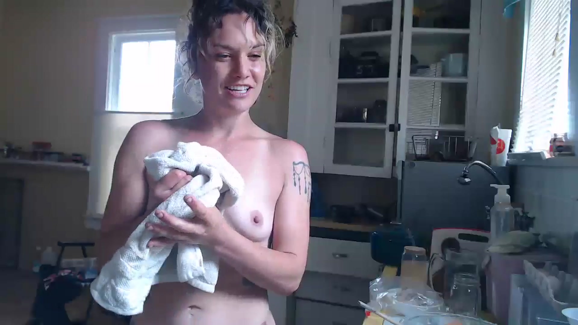 Gallery image thumbnail from Shyla_syn1's myfreecams stream on, 06/10/2024, 20:37 image 15 of 20