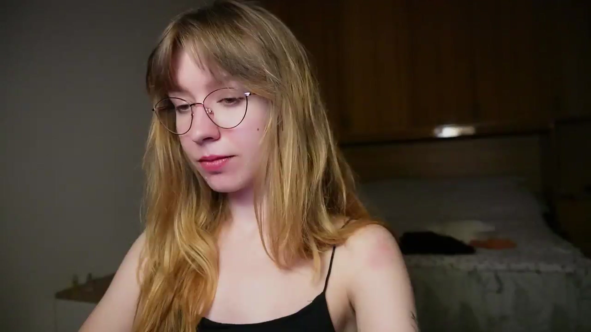 Gallery image thumbnail from Sia_A's myfreecams stream on, 05/14/2026, 24:03 image 6 of 20