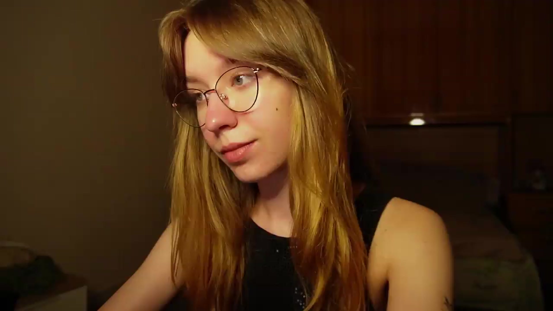 Gallery image thumbnail from Sia_A's myfreecams stream on, 07/03/2026, 24:08 image 14 of 20