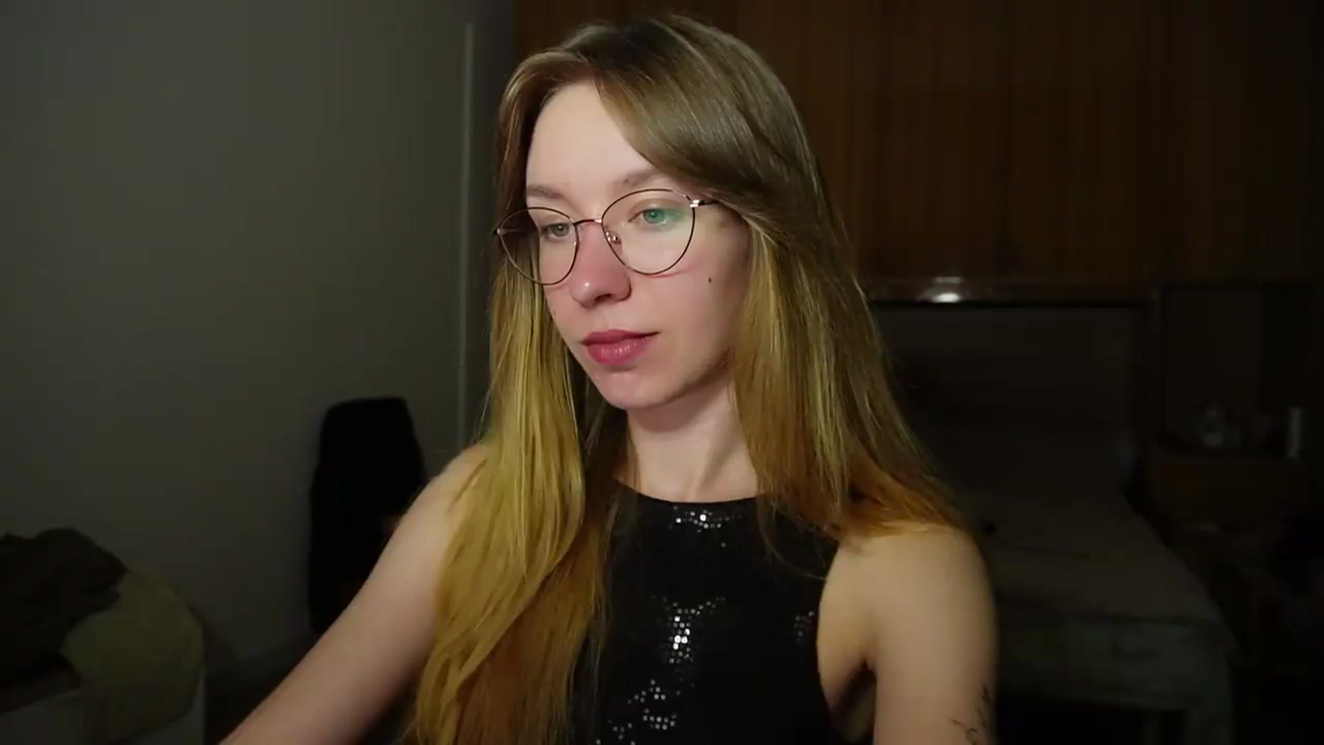 Gallery image thumbnail from Sia_A's myfreecams stream on, 07/07/2026, 22:21 image 6 of 20