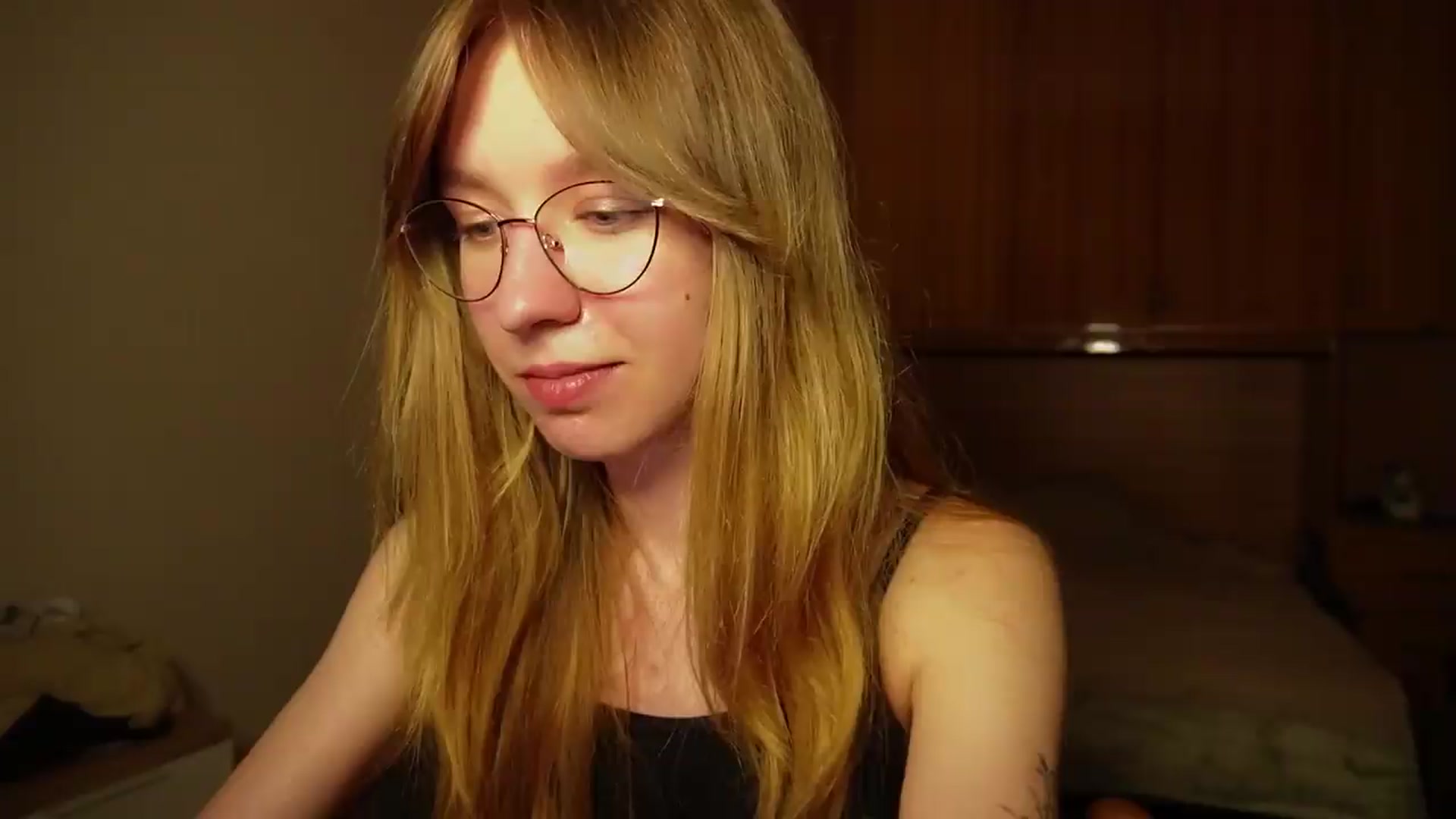 Gallery image thumbnail from Sia_A's myfreecams stream on, 07/11/2026, 24:58 image 18 of 20