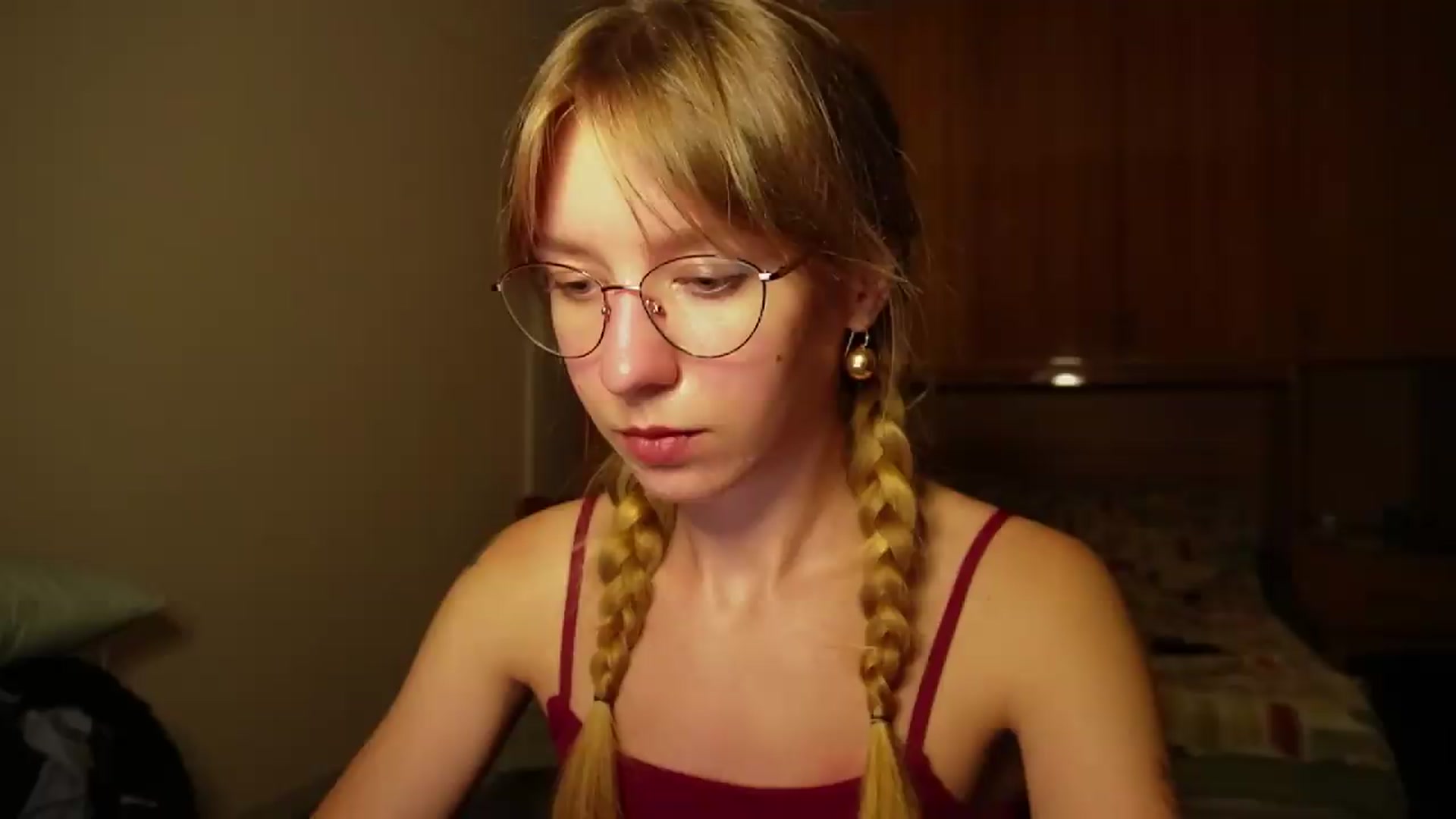 Gallery image thumbnail from Sia_A's myfreecams stream on, 08/27/2026, 24:45 image 12 of 20