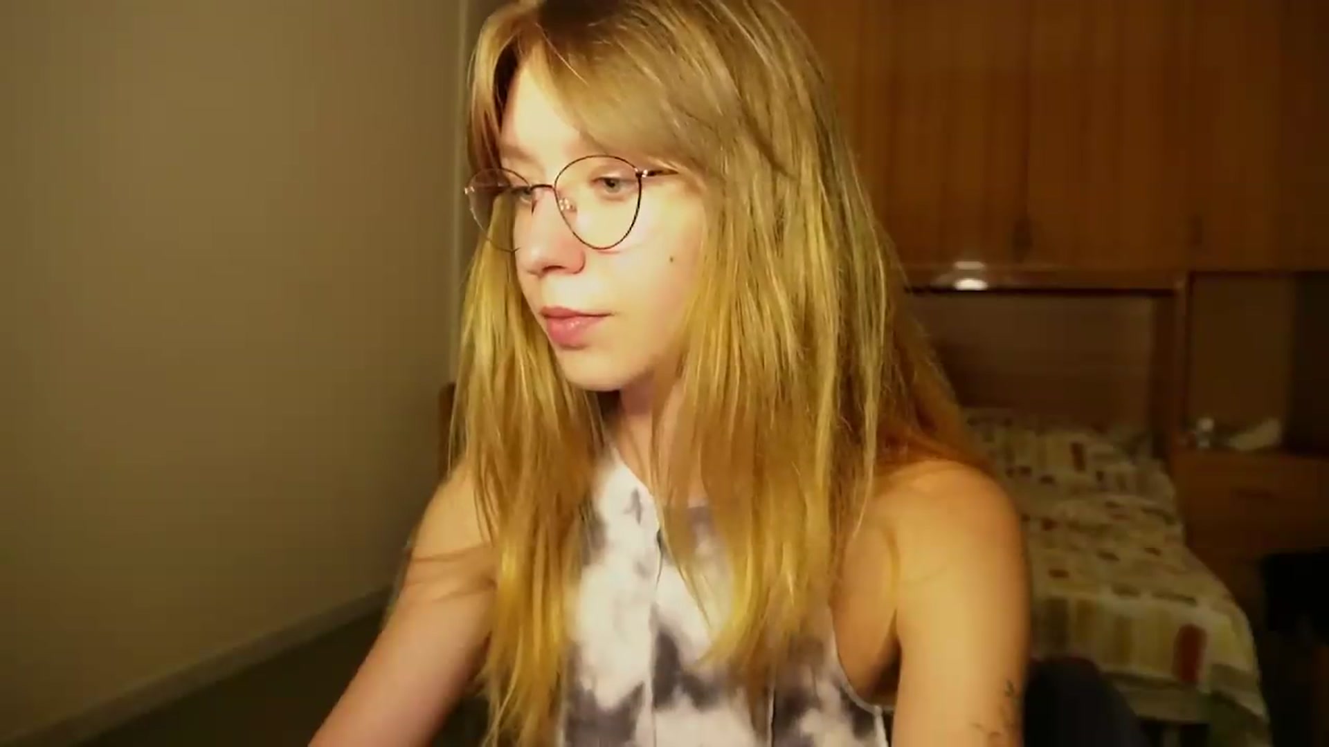 Gallery image thumbnail from Sia_A's myfreecams stream on, 08/27/2026, 23:37 image 8 of 20
