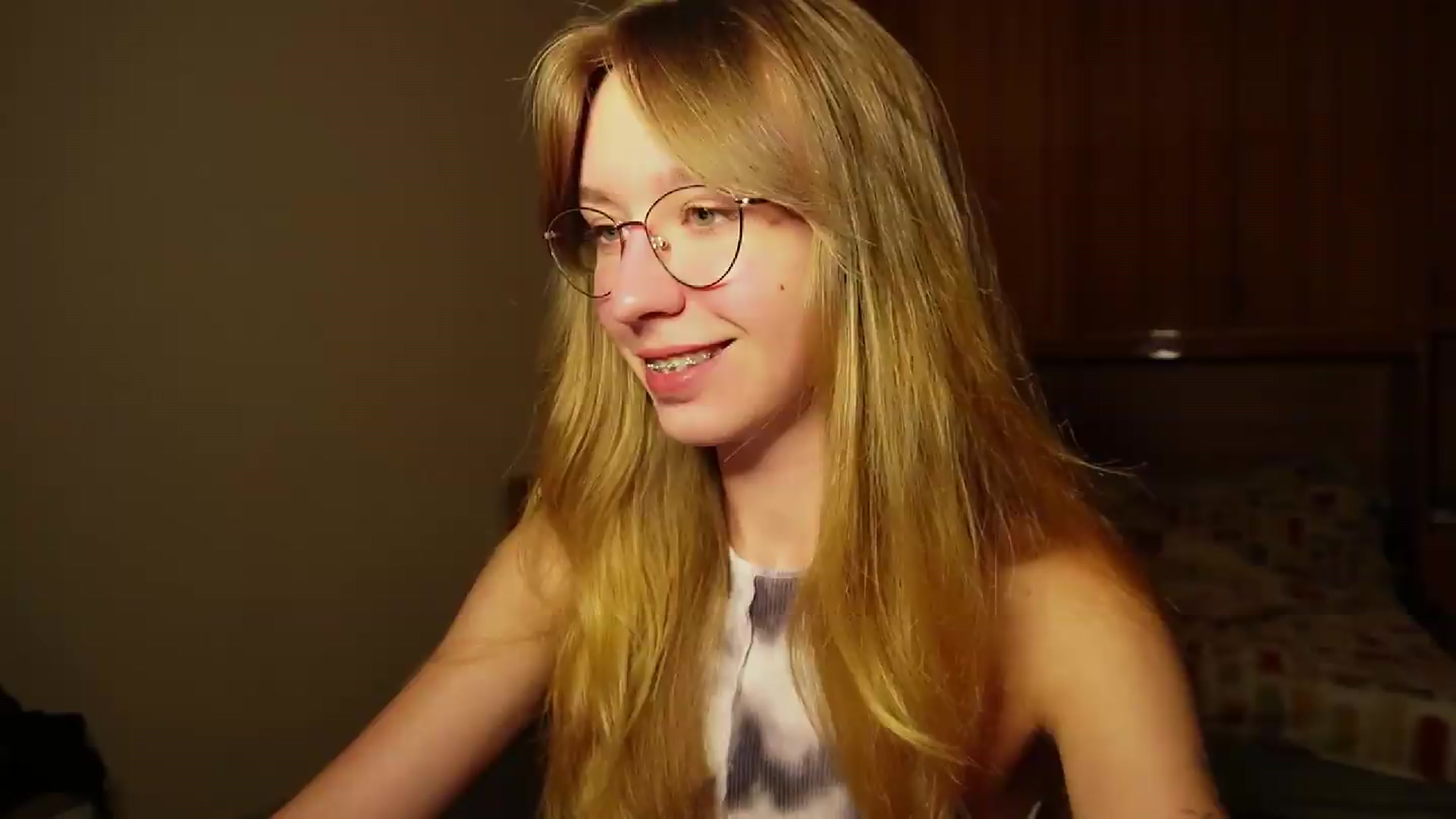 Gallery image thumbnail from Sia_A's myfreecams stream on, 09/08/2026, 24:43 image 8 of 20