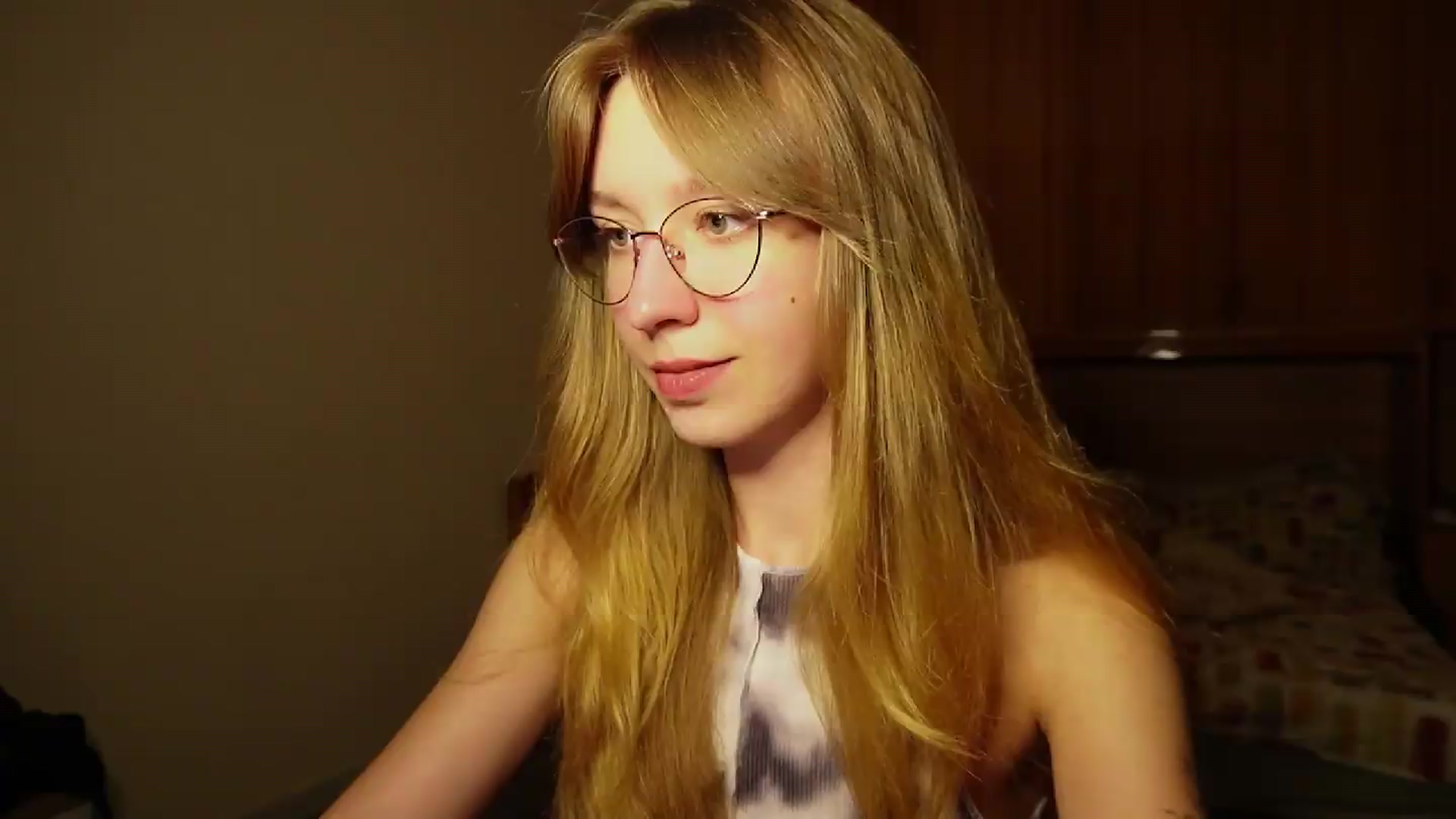 Gallery image thumbnail from Sia_A's myfreecams stream on, 09/08/2026, 24:43 image 9 of 20