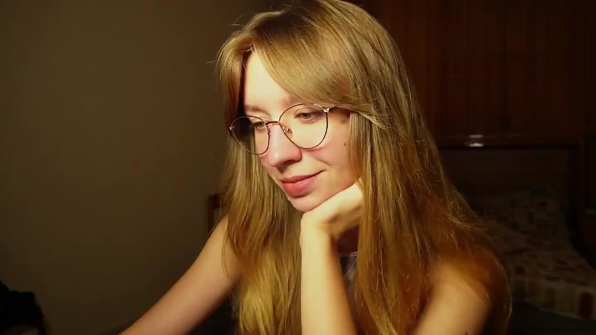 Gallery image thumbnail from Sia_A's myfreecams stream on, 09/08/2026, 24:43 image 10 of 20
