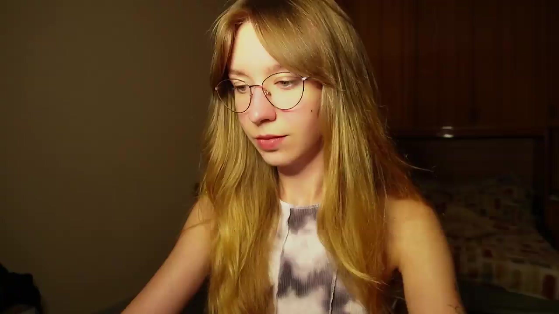 Gallery image thumbnail from Sia_A's myfreecams stream on, 09/08/2026, 24:43 image 6 of 20