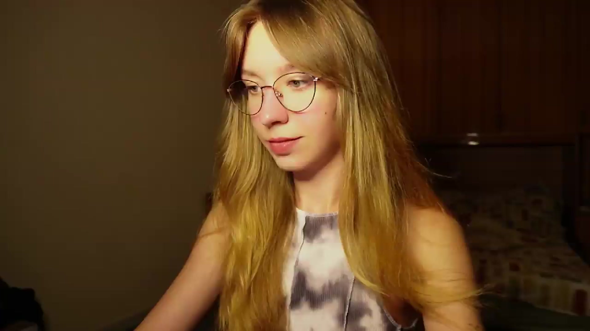 Gallery image thumbnail from Sia_A's myfreecams stream on, 09/08/2026, 24:43 image 5 of 20