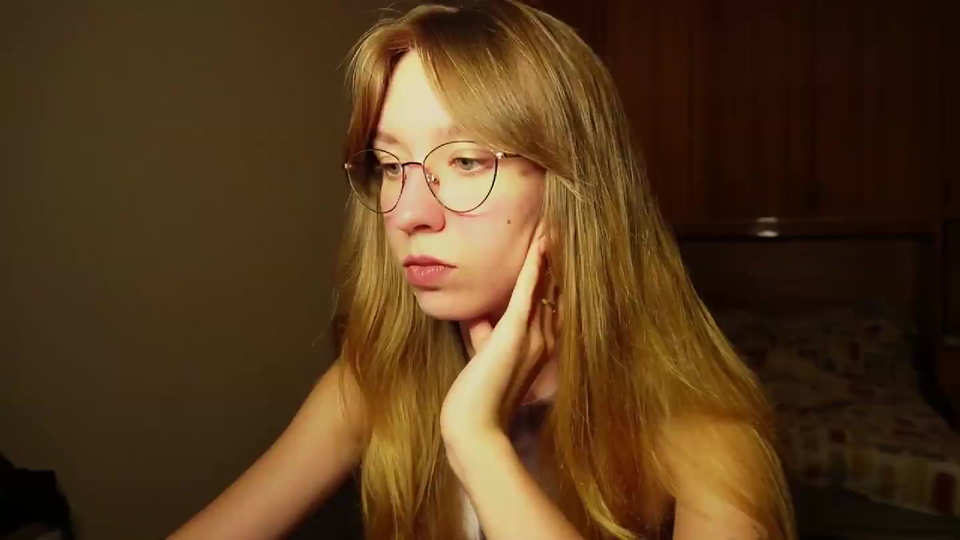 Gallery image thumbnail from Sia_A's myfreecams stream on, 09/08/2026, 24:43 image 14 of 20