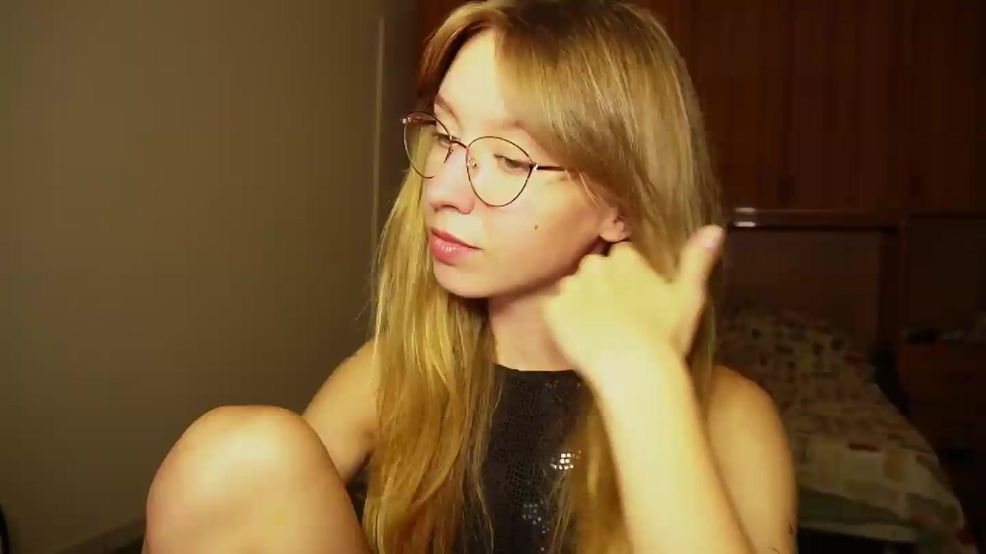 Gallery image thumbnail from Sia_A's myfreecams stream on, 09/10/2026, 24:48 image 17 of 20